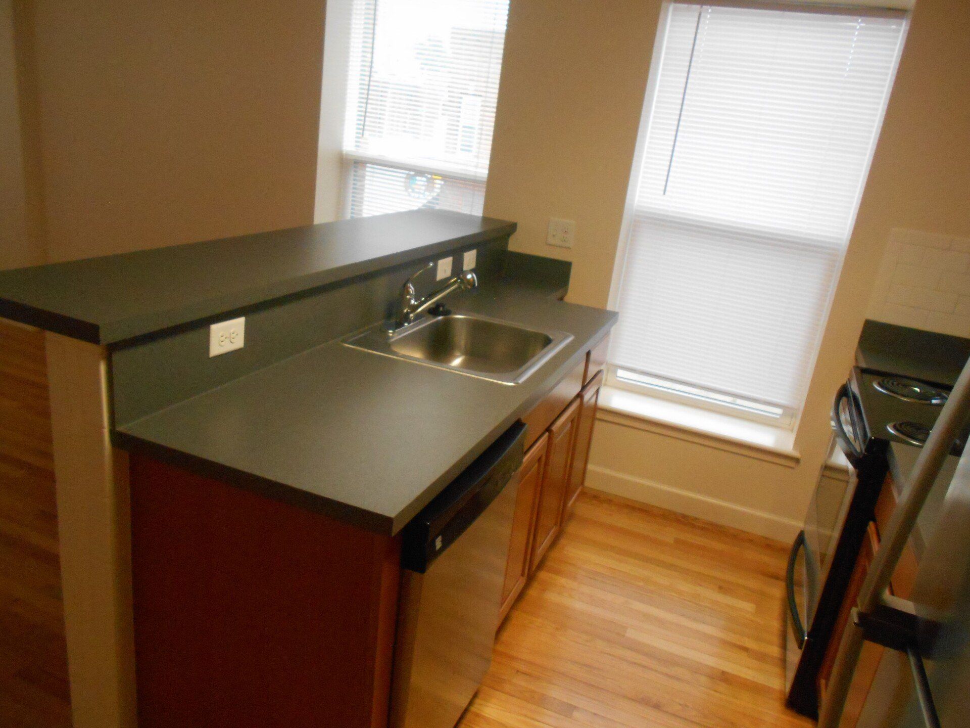 1509-1513 N. High St. - Kitchen 01