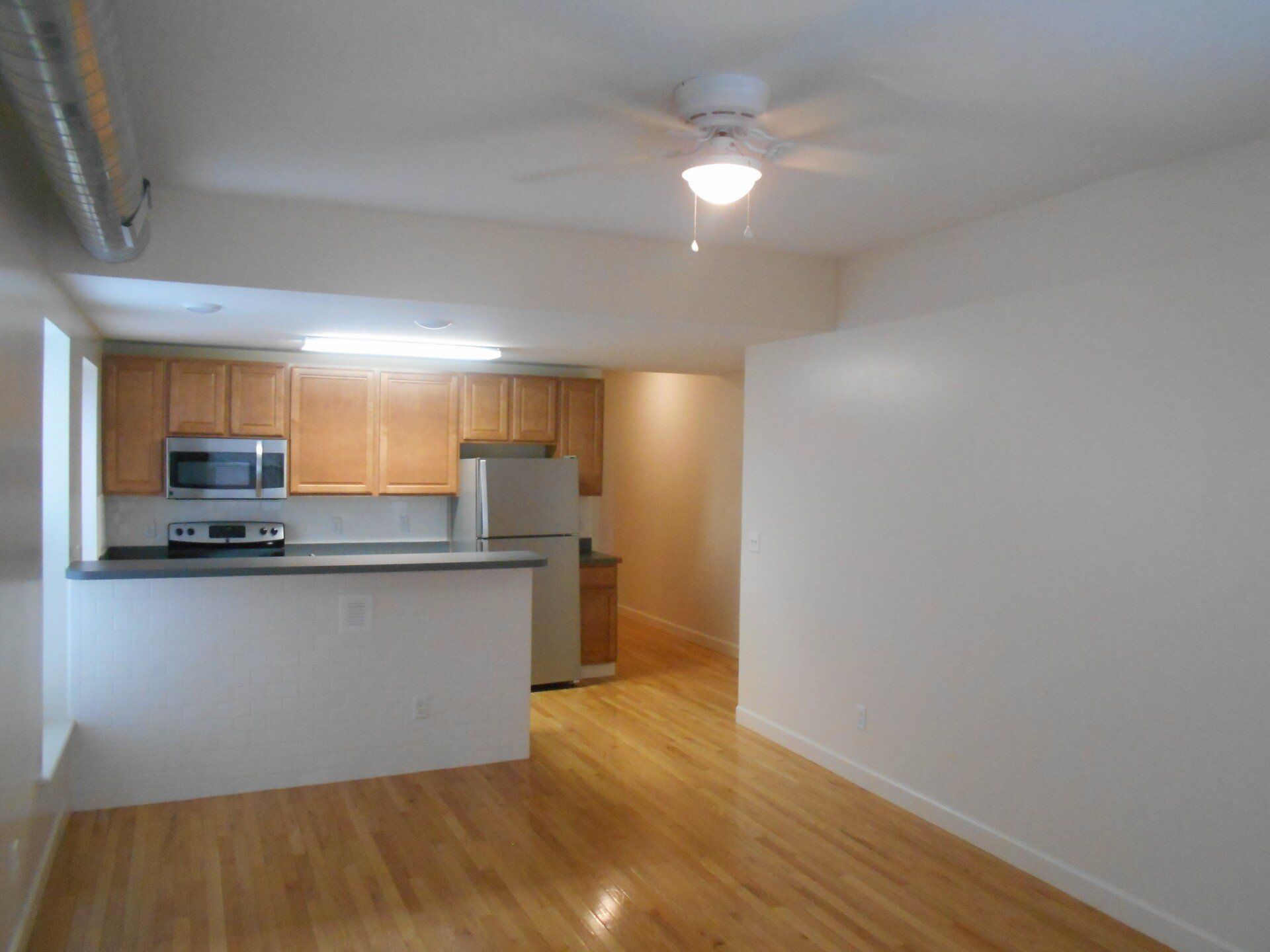 1509-1513 N. High St. - Kitchen and Living Room 01