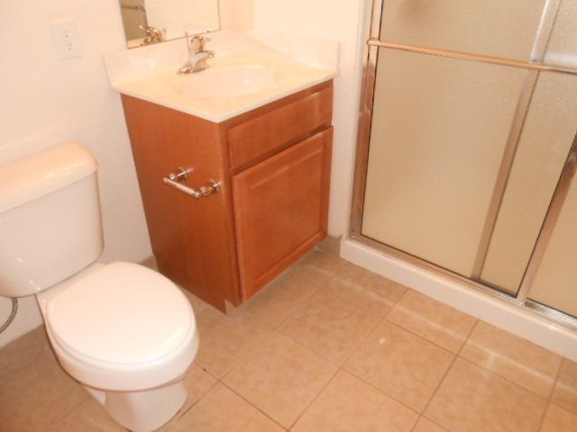 2474-2492 Neil Ave bathroom
