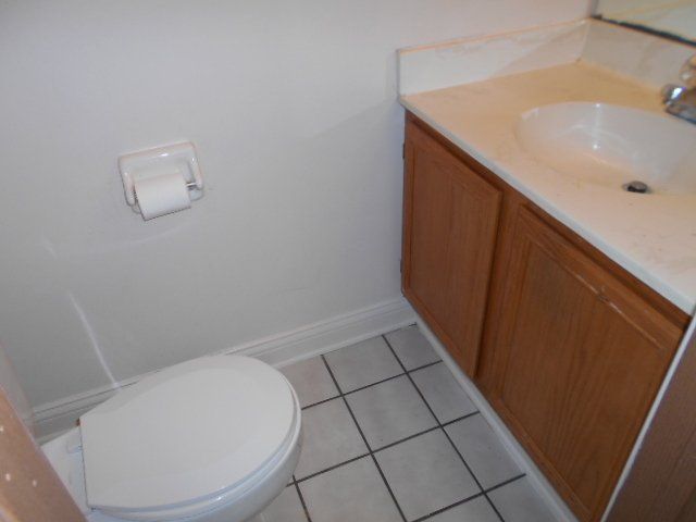 50 W. 10 Ave -  Hal Bath 02 - Apt 02