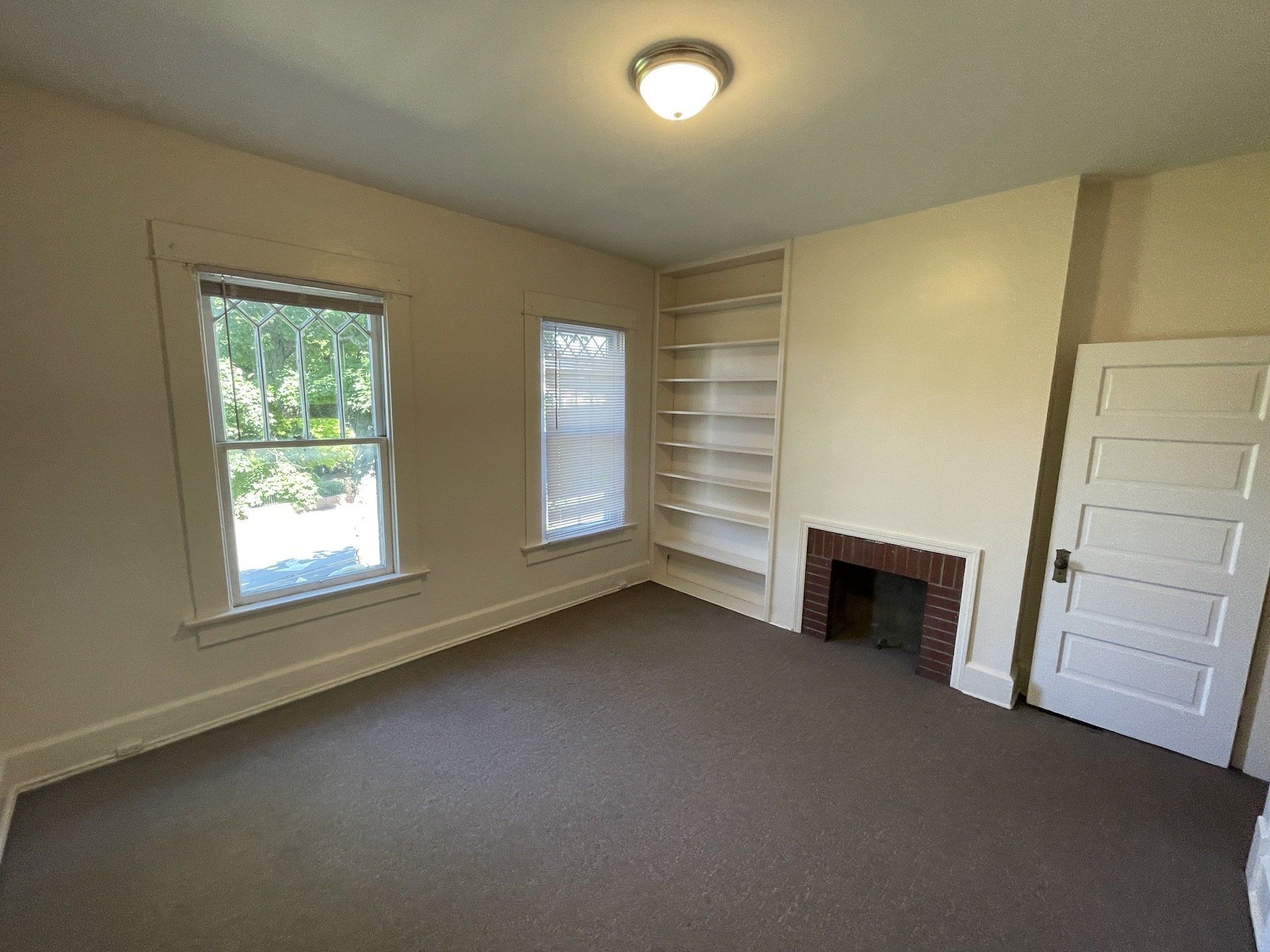2304 1/2 -2306 1/2 N. High St.- Living Room 04