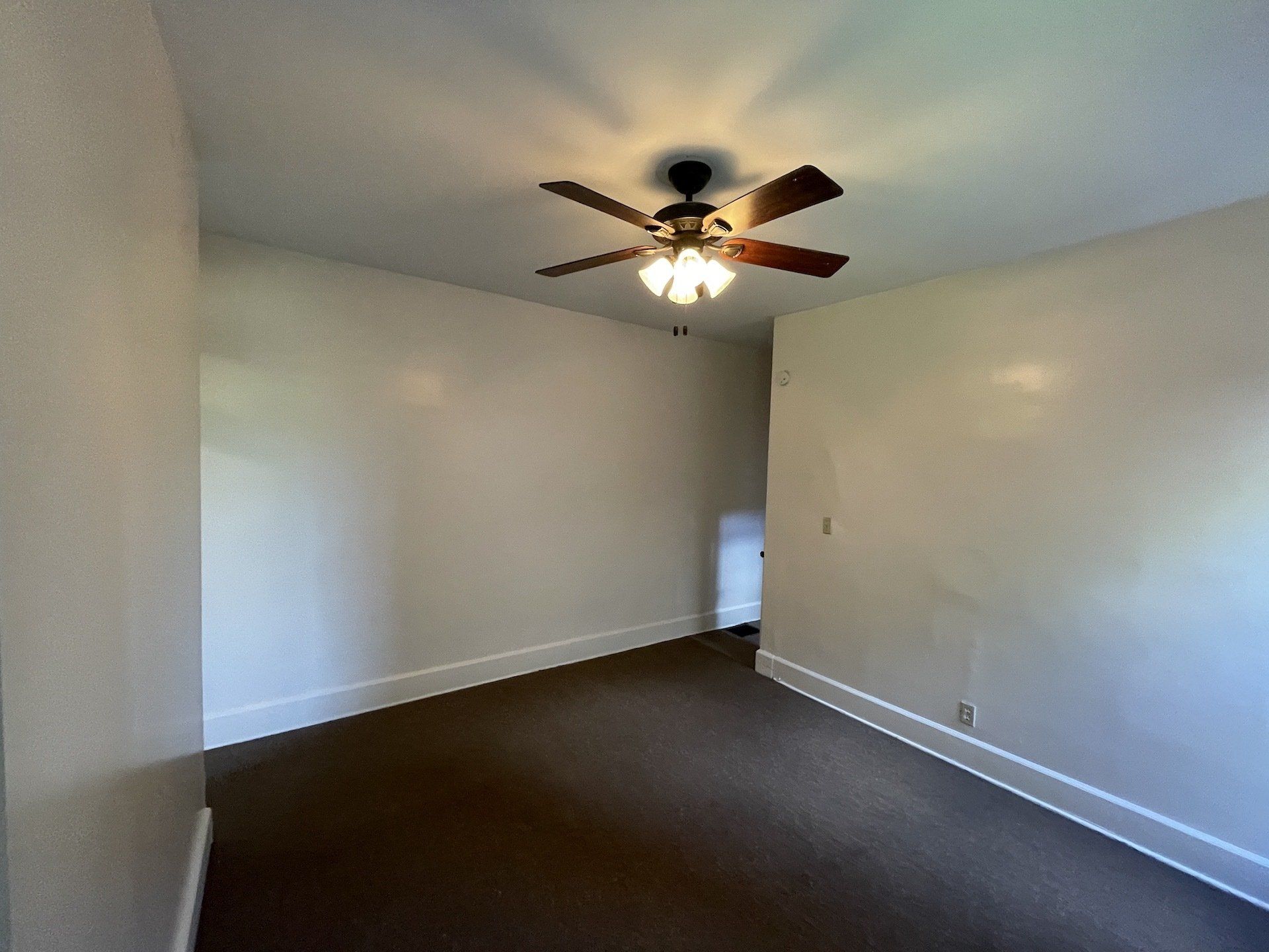 2304 1/2 -2306 1/2 N. High St.- Living Room 03