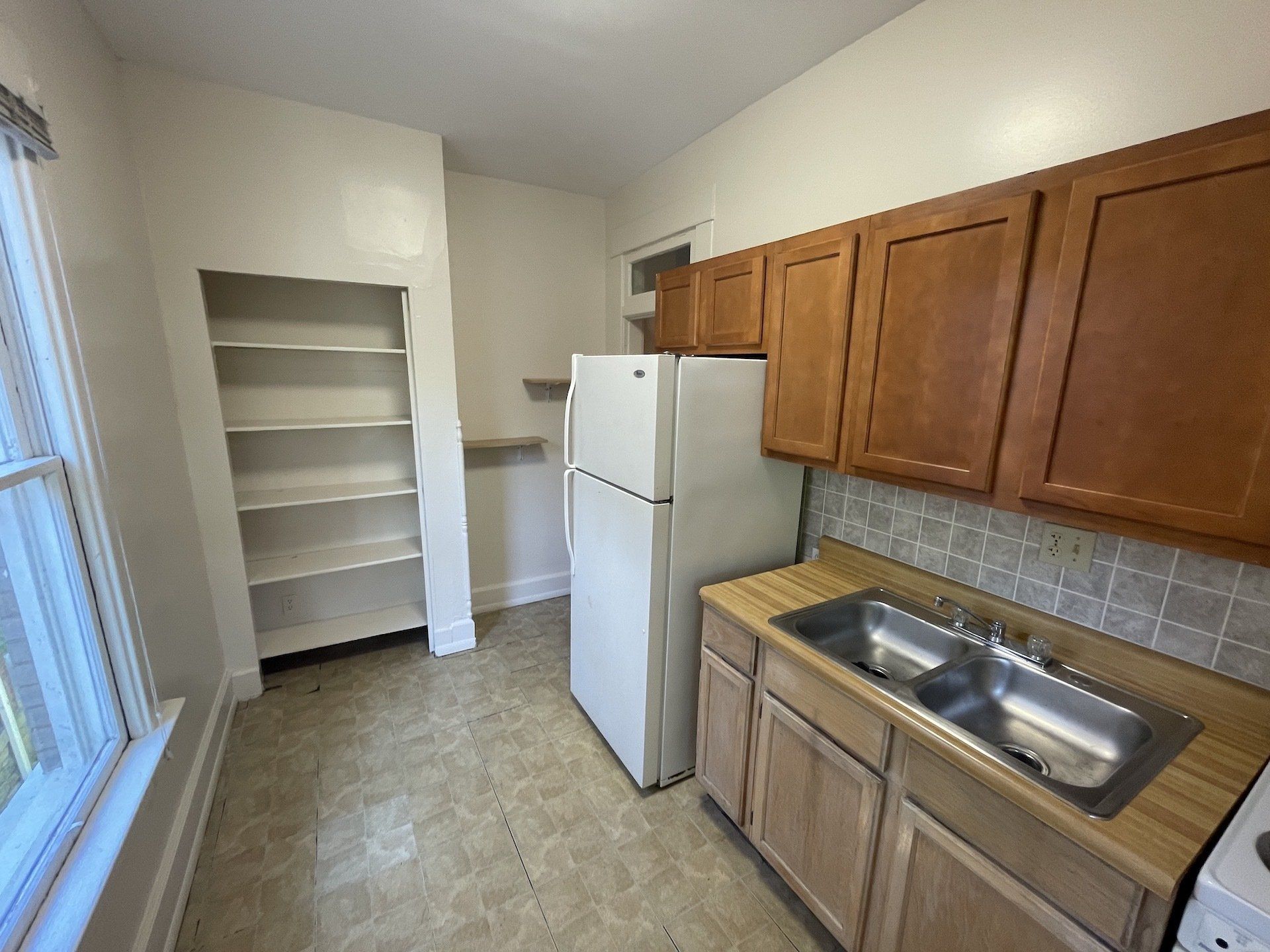 2304 1/2 -2306 1/2 N. High St.- kitchen 01