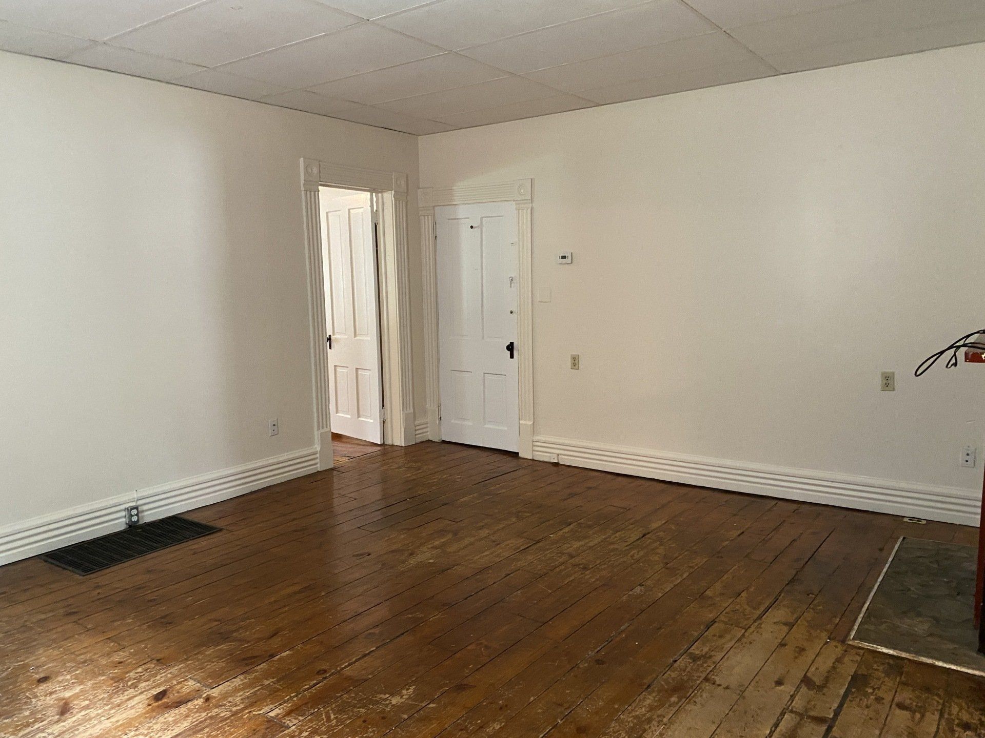 38 W. Northwood Ave. living room 4