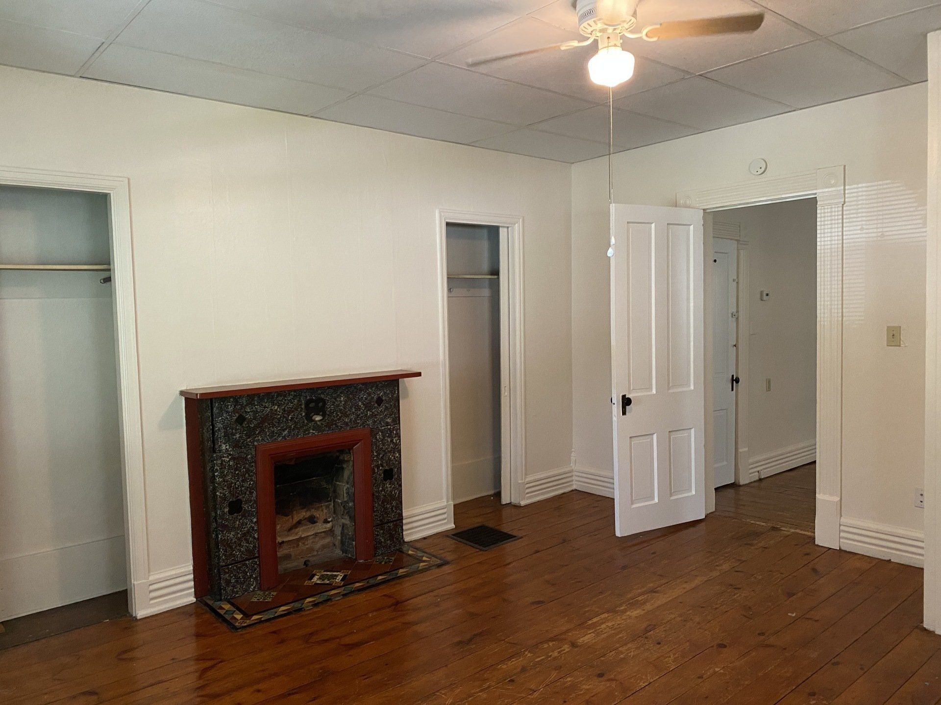 38 W. Northwood Ave. living room 1