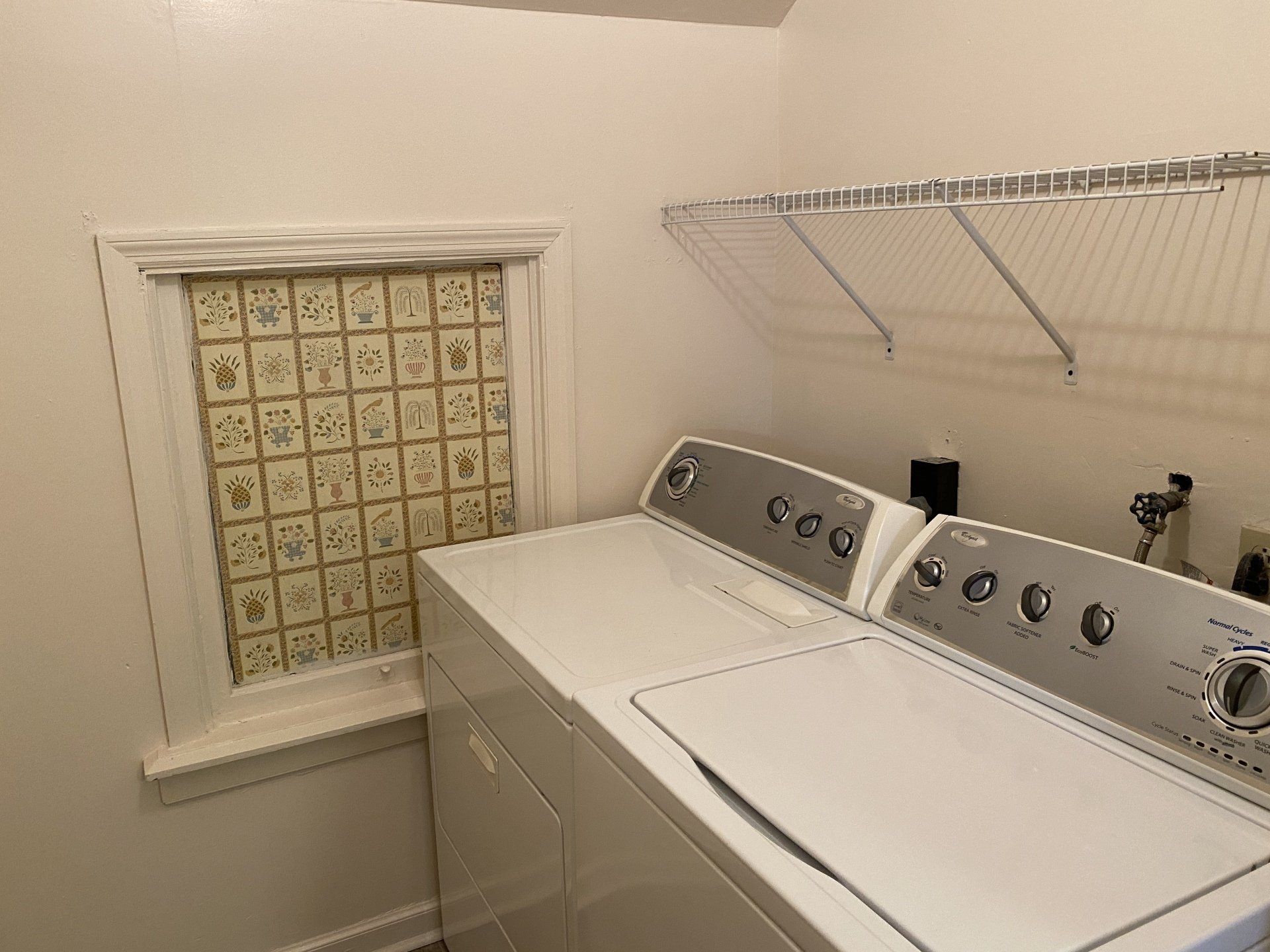 38 W. Northwood Ave. laundry