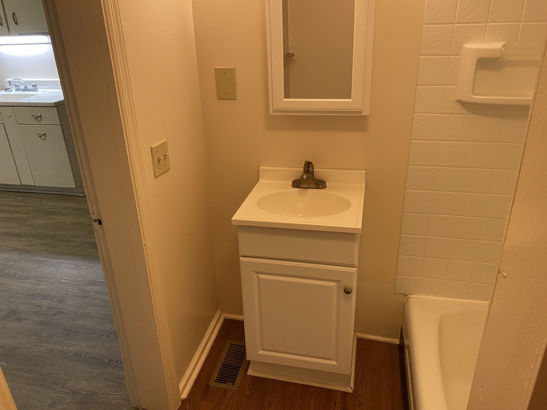 38 W. Northwood Ave. bathroom 2