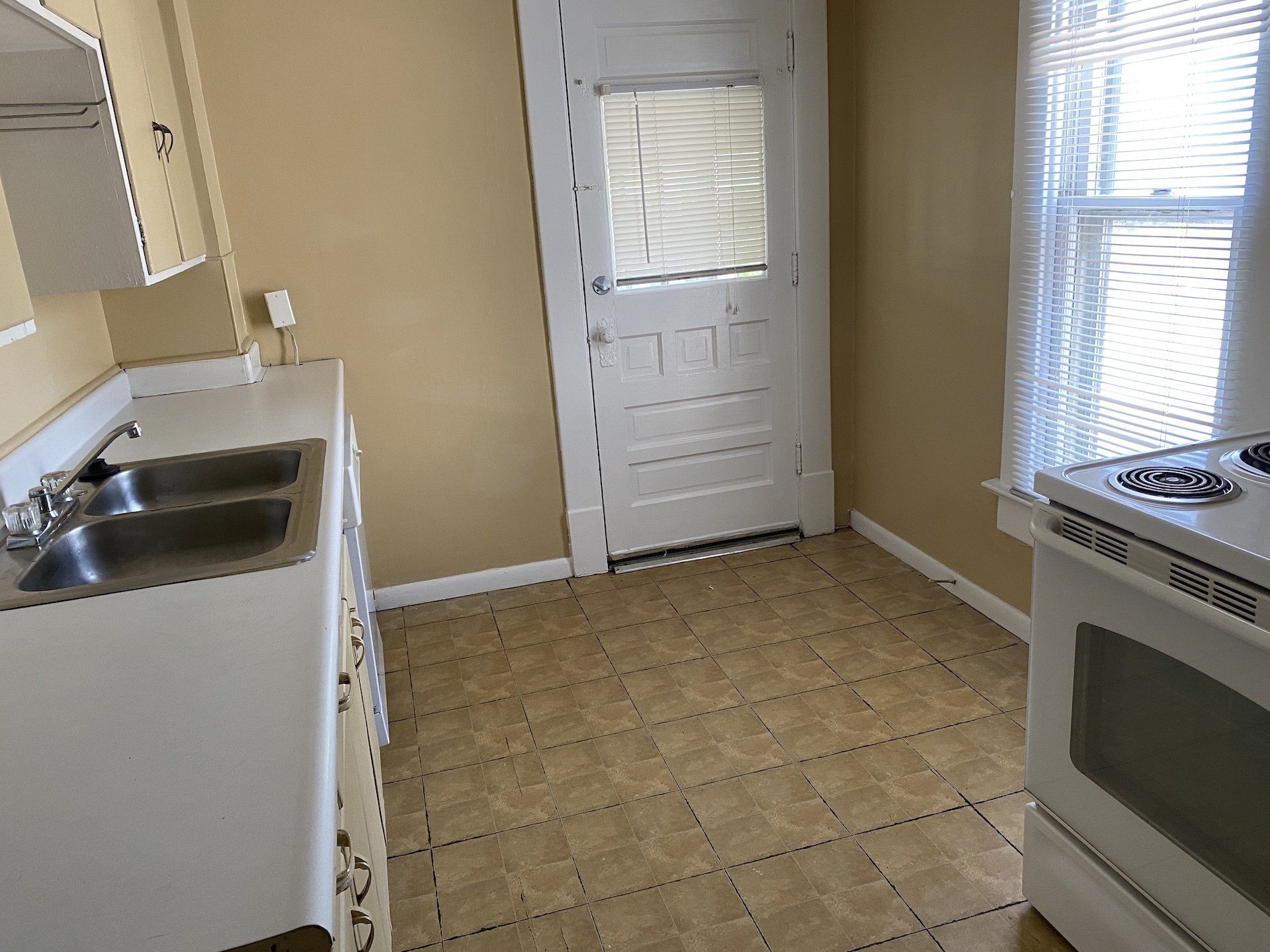 2311& 2317 N. High St.- Kitchen 02