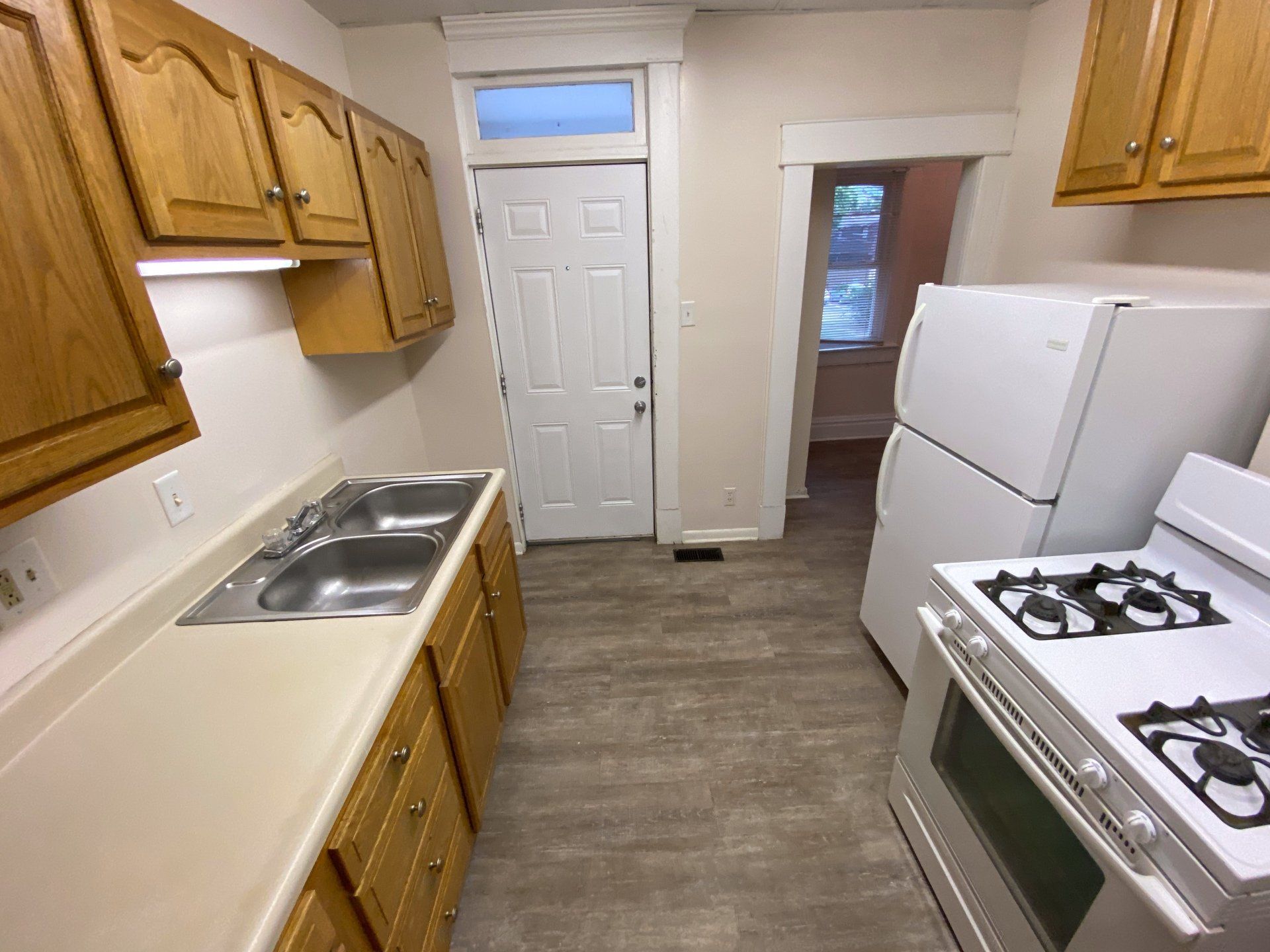 43 W. Oakland Ave kitchen