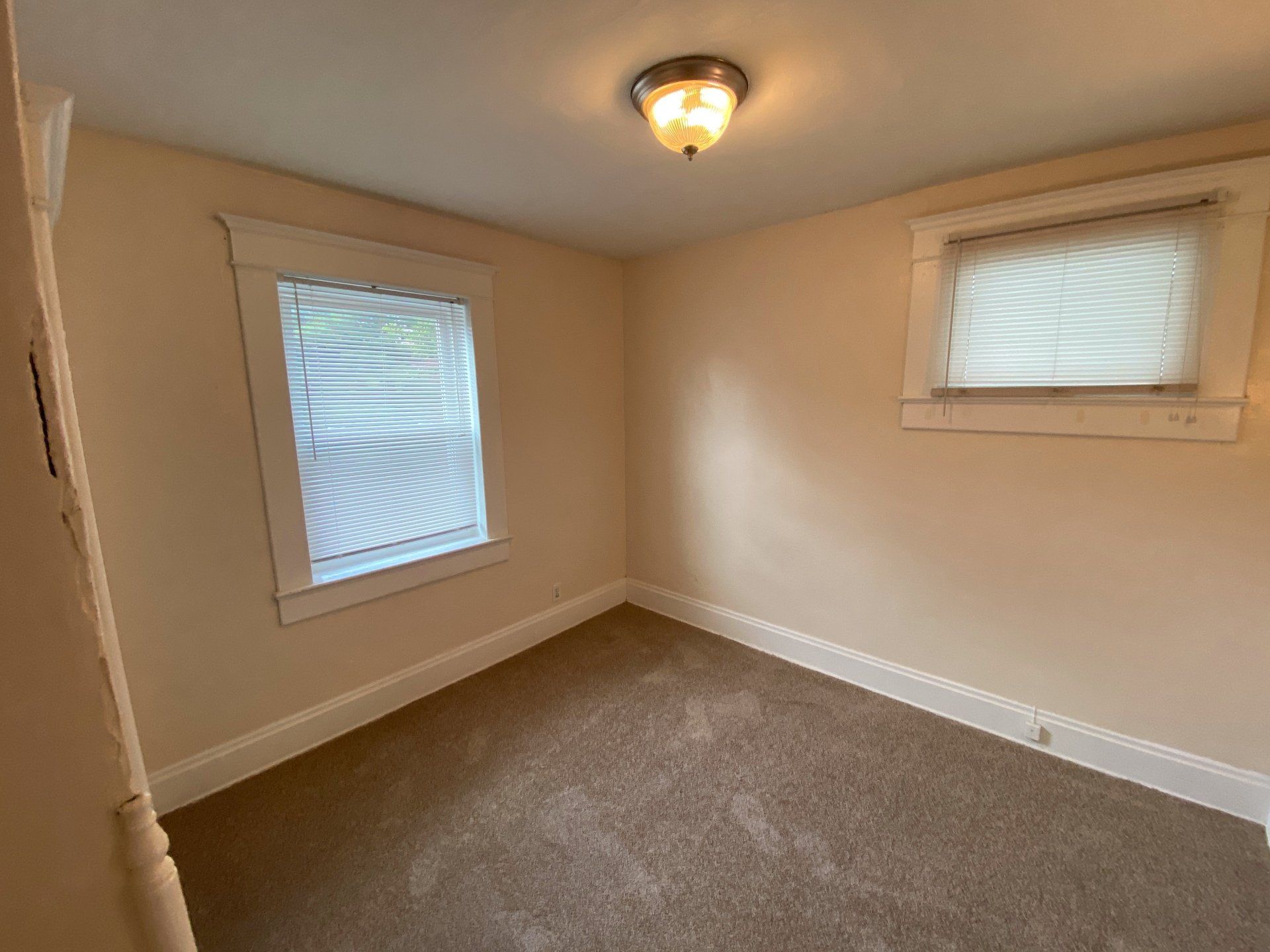 43 W. Oakland Ave bedroom