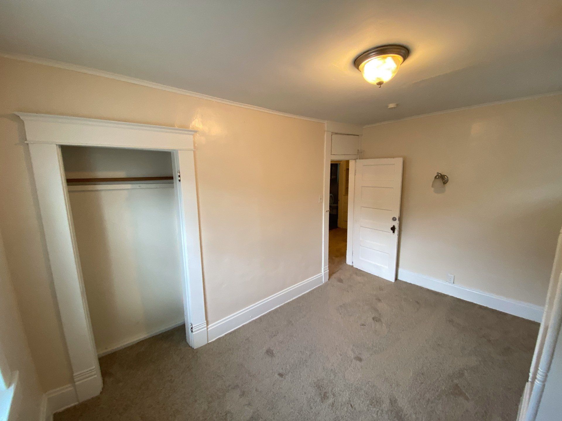 43 W. Oakland Ave bedroom