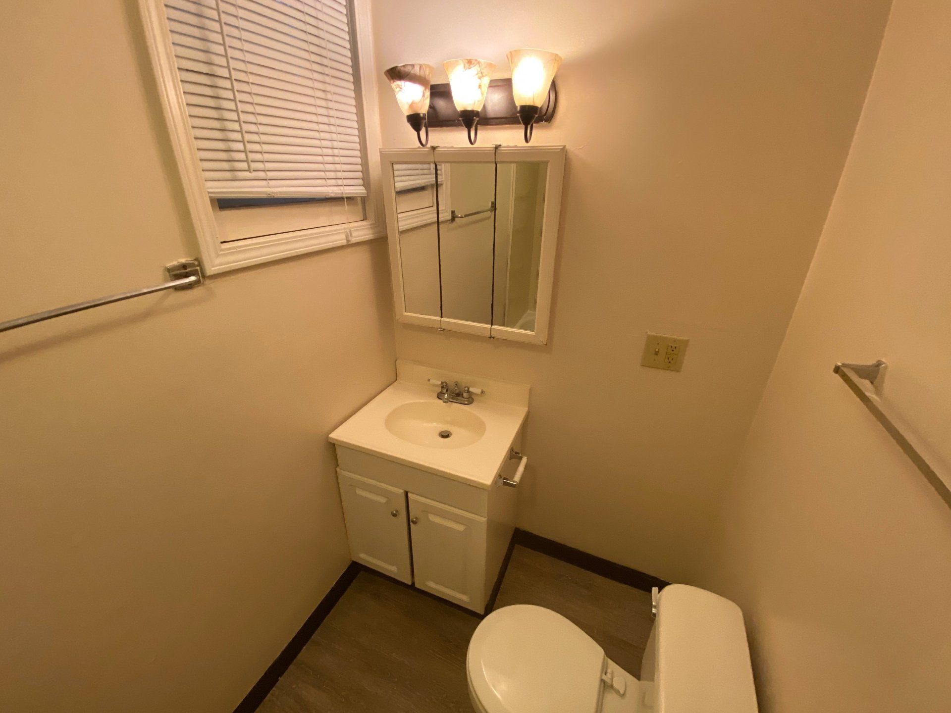 44 W. Northwood Ave - Bathrrom