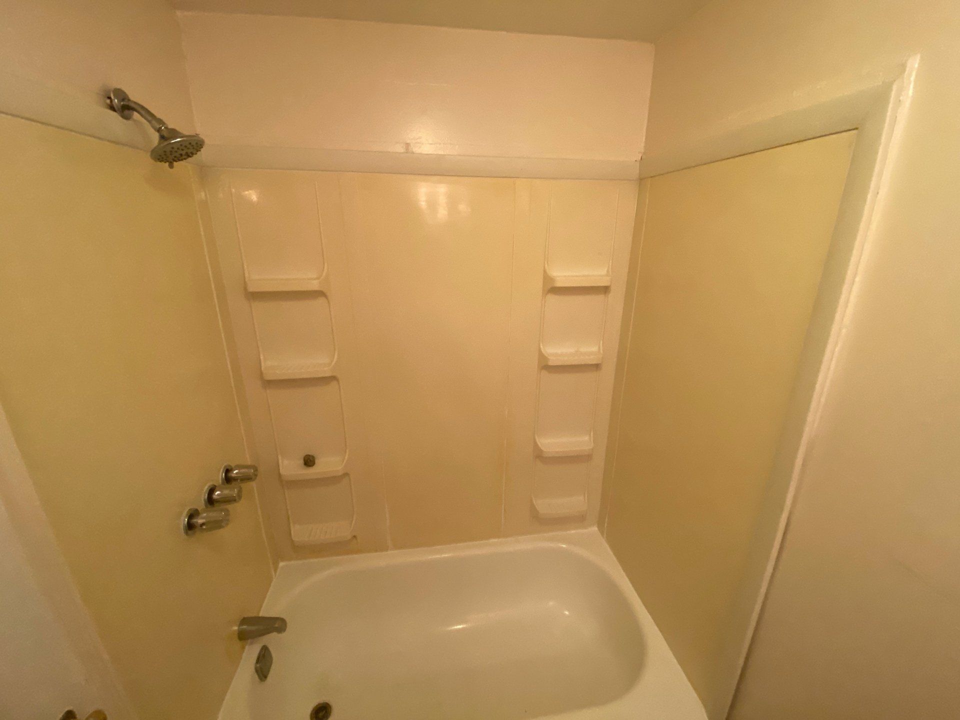 44 W. Northwood Ave - Bath Tub