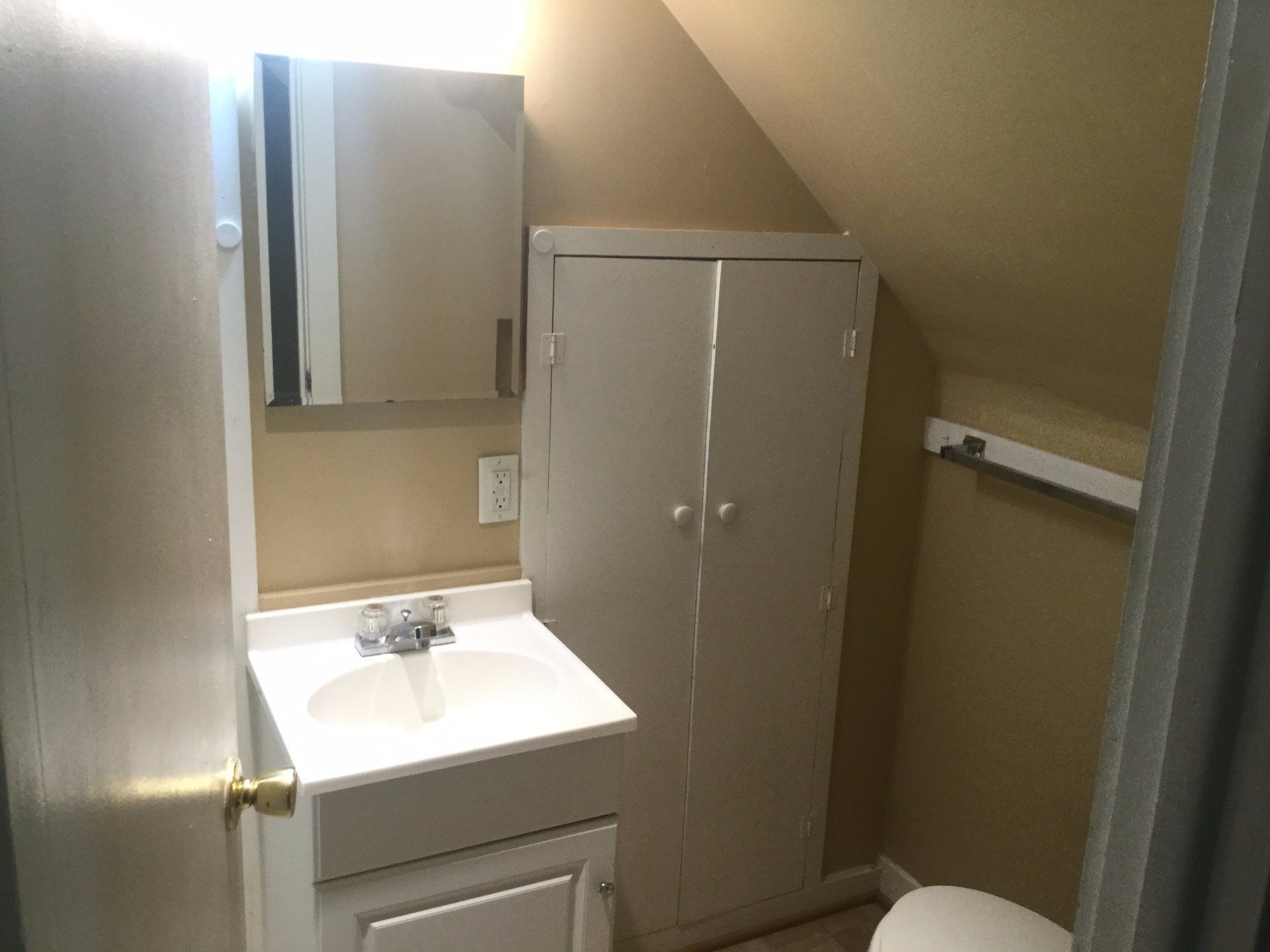 55 W. Oakland Ave. Apt. 2 bathroom 4