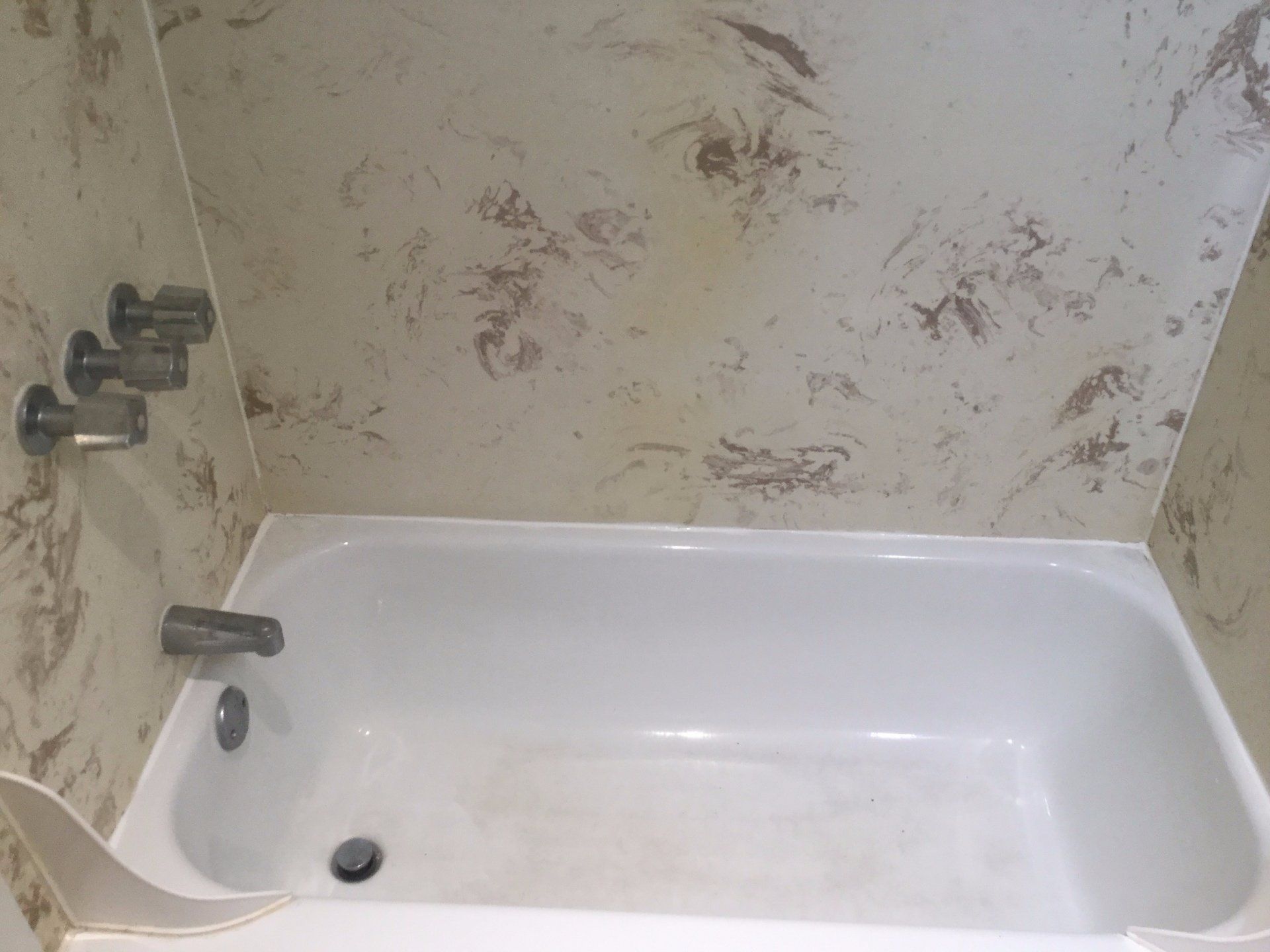 55 W. Oakland Ave. Apt. 2 bath tub