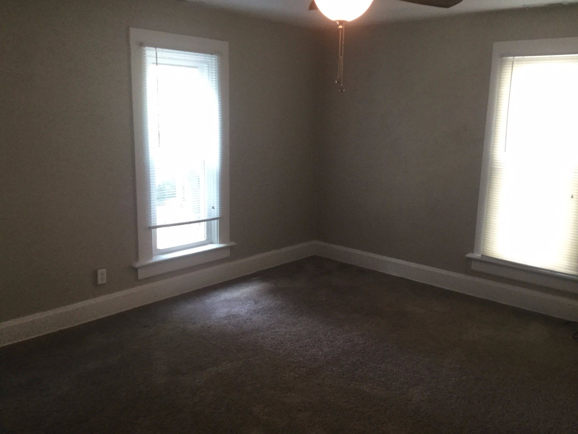 41-43 W. Tompkins living room 3