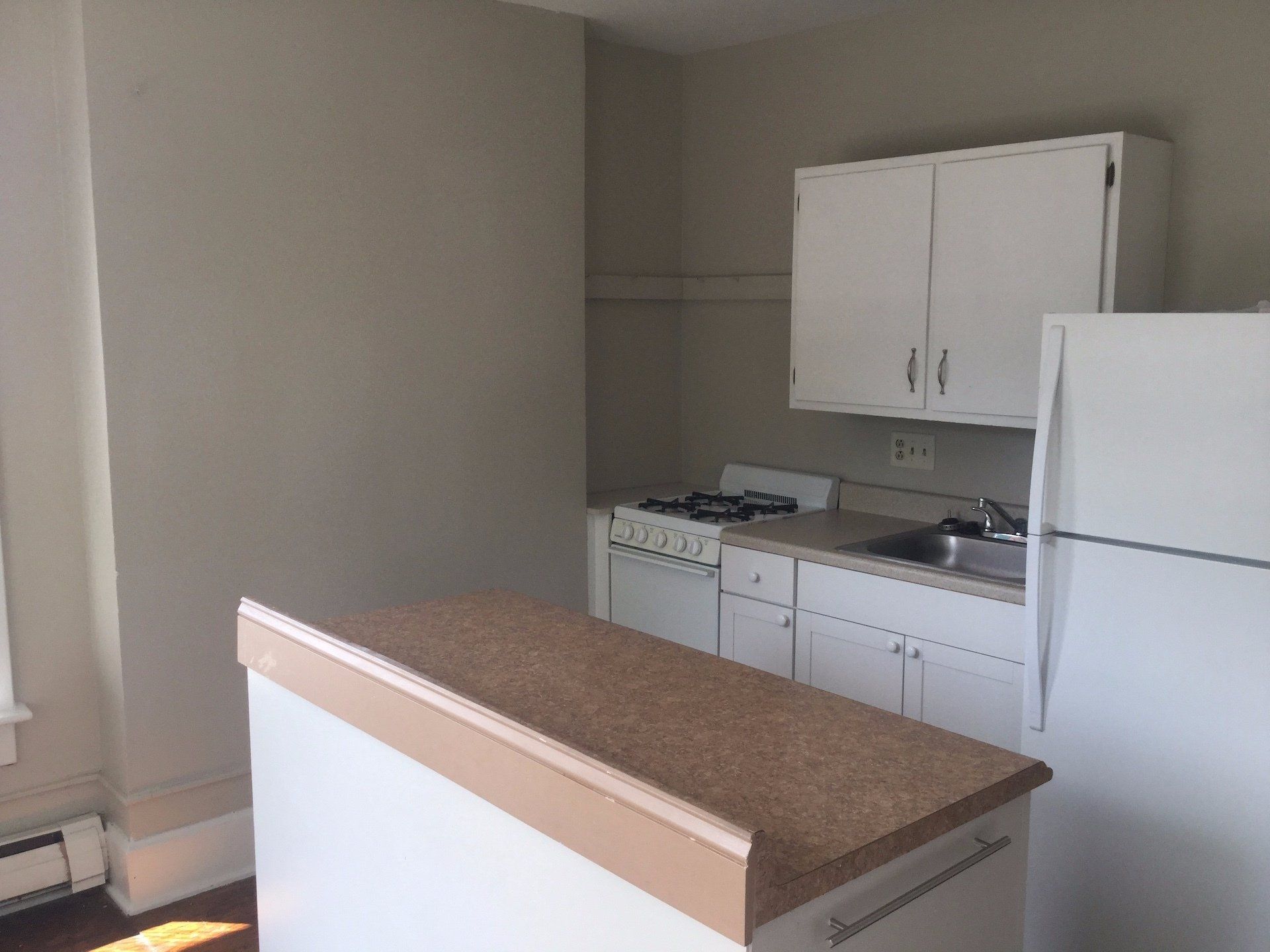 2303 N. High St. - Kitchen 02