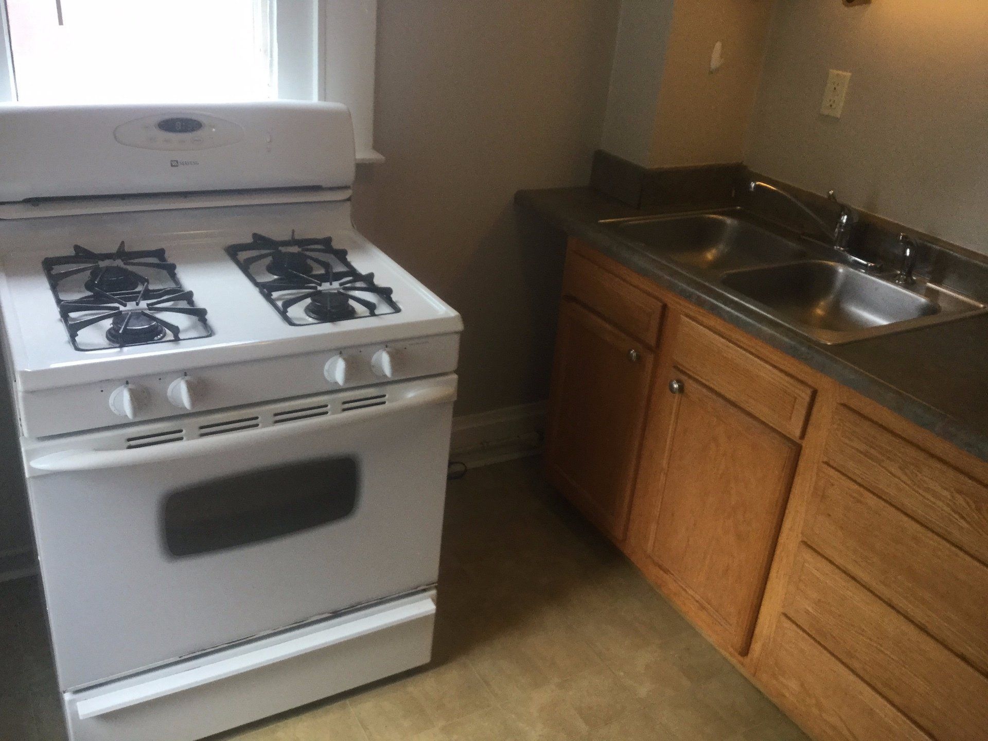 2307 1/2 -2309 1/2 N. High St. - Kitchen 03