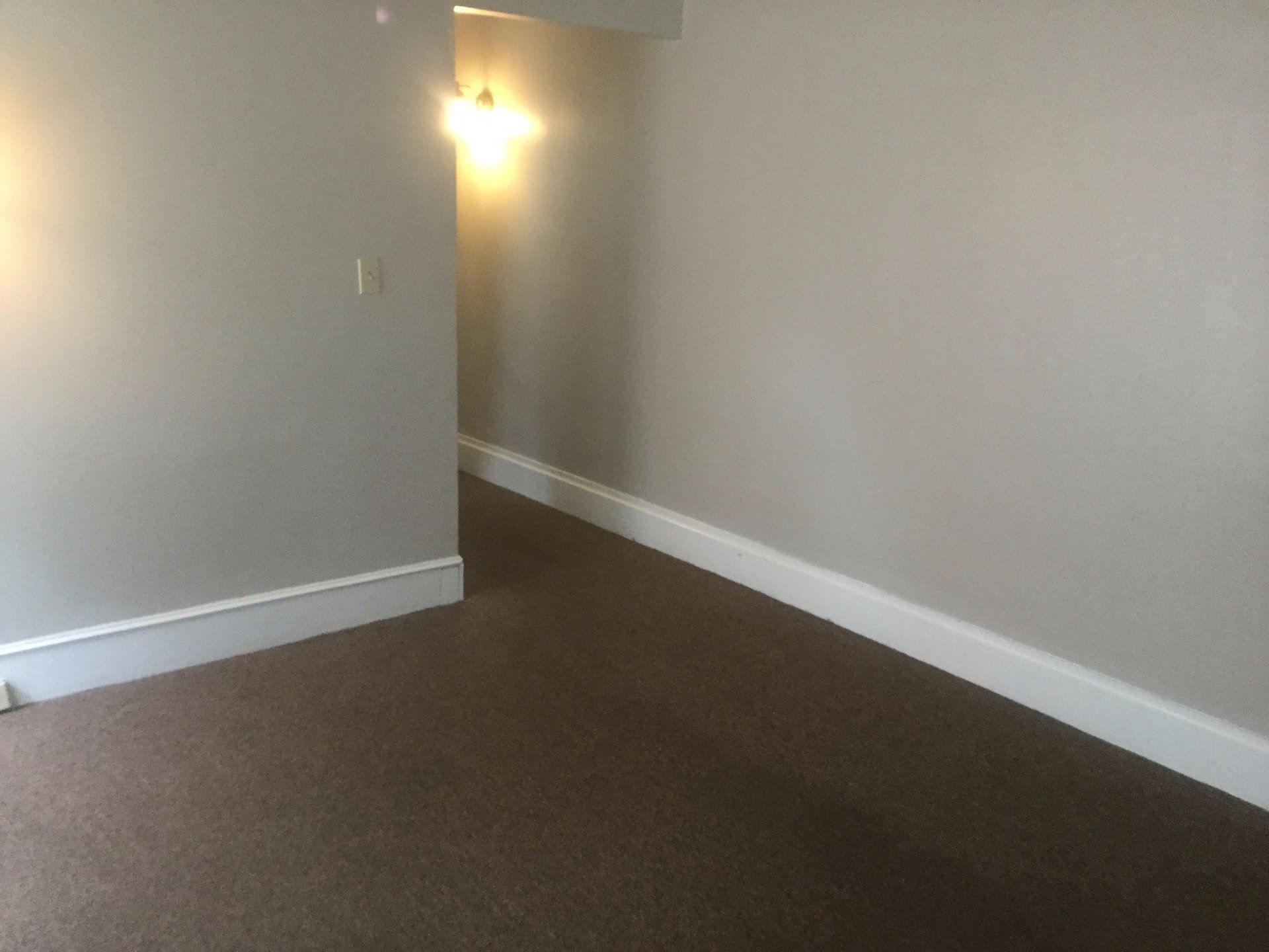 2307 1/2 -2309 1/2 N. High St. - Living Room 02