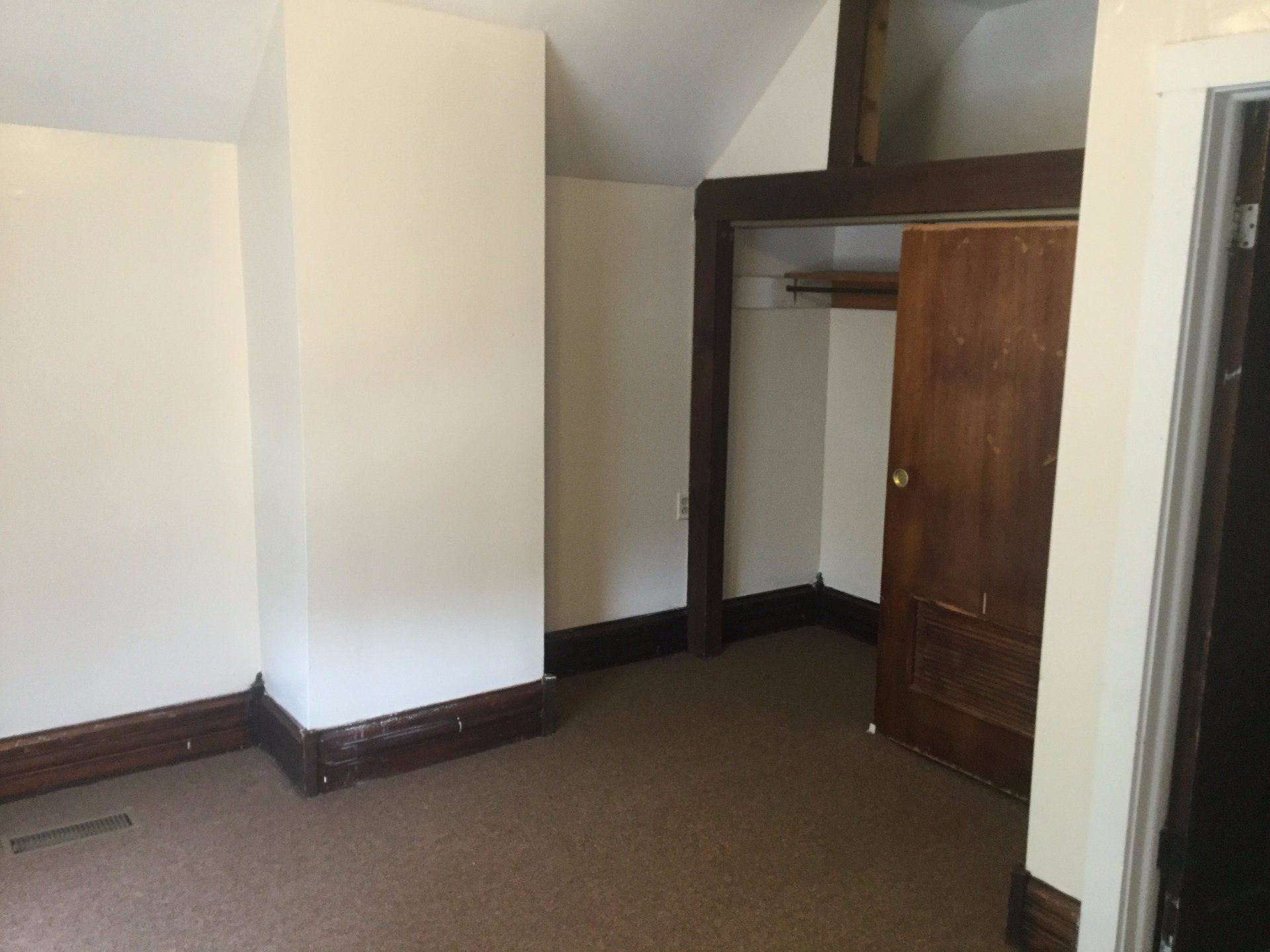 46 W. Northwood Ave living room