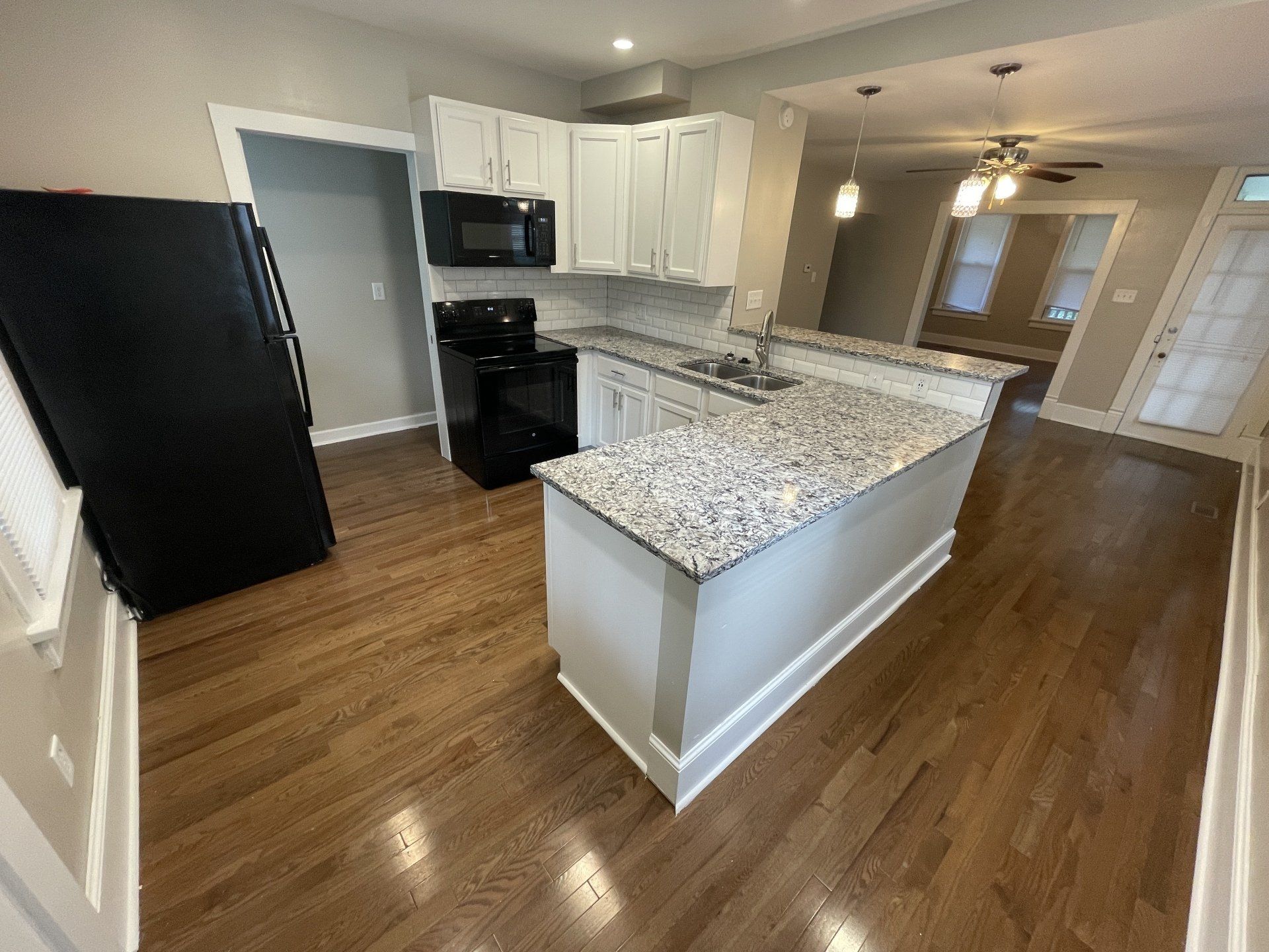 39 W. Oakland Ave kitchen