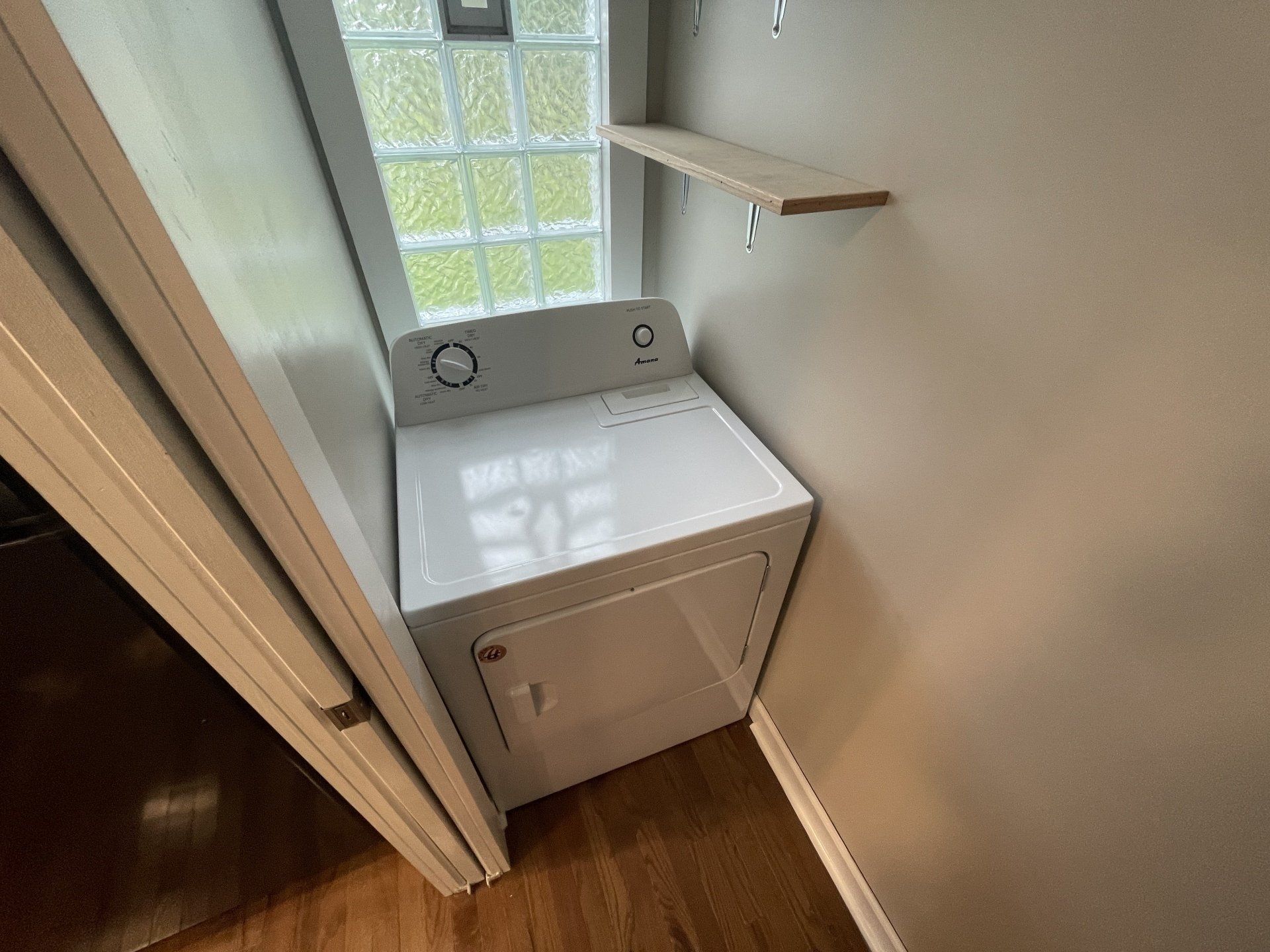 39 W. Oakland Ave laundry 2