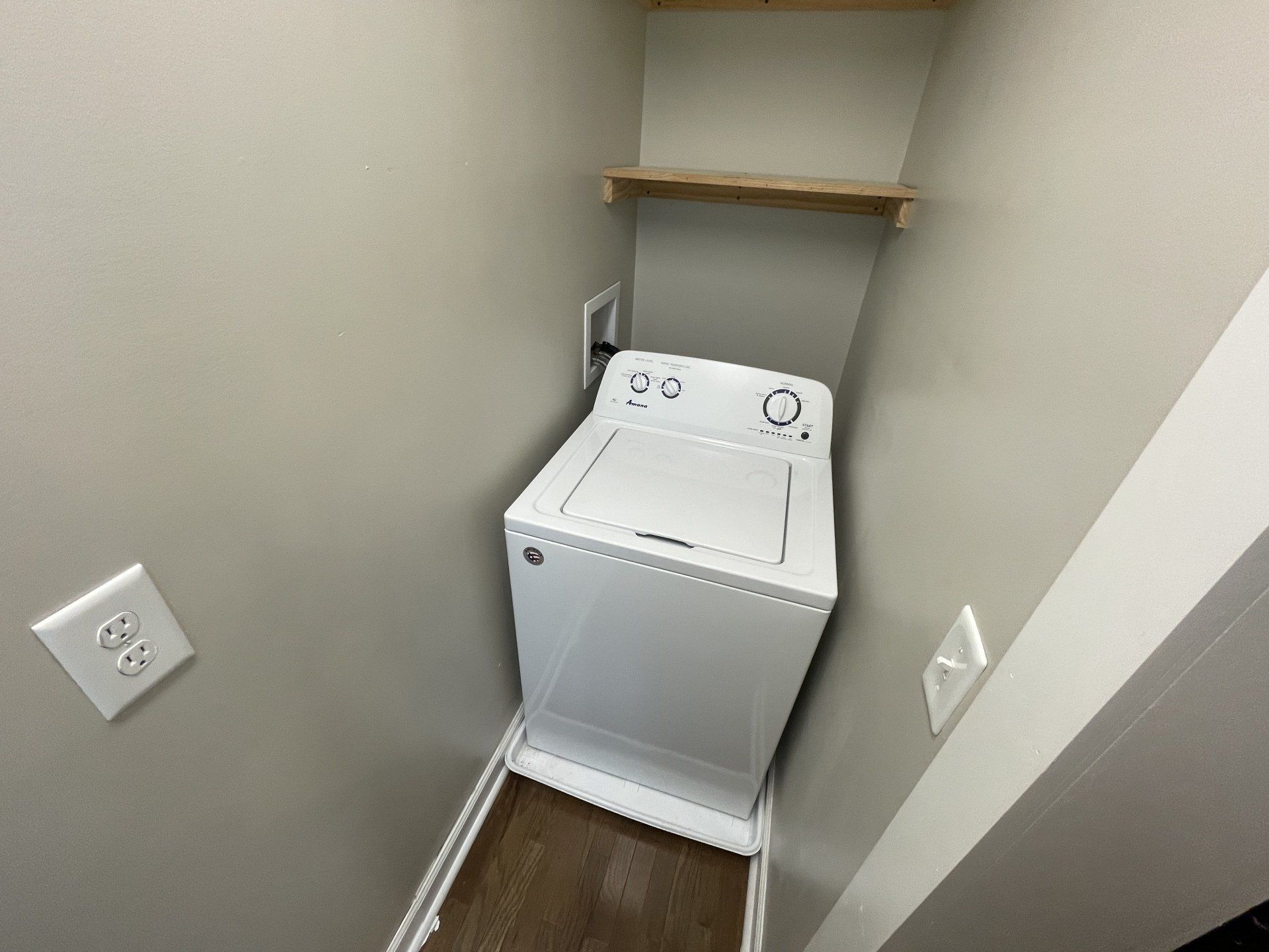 39 W. Oakland Ave laundry