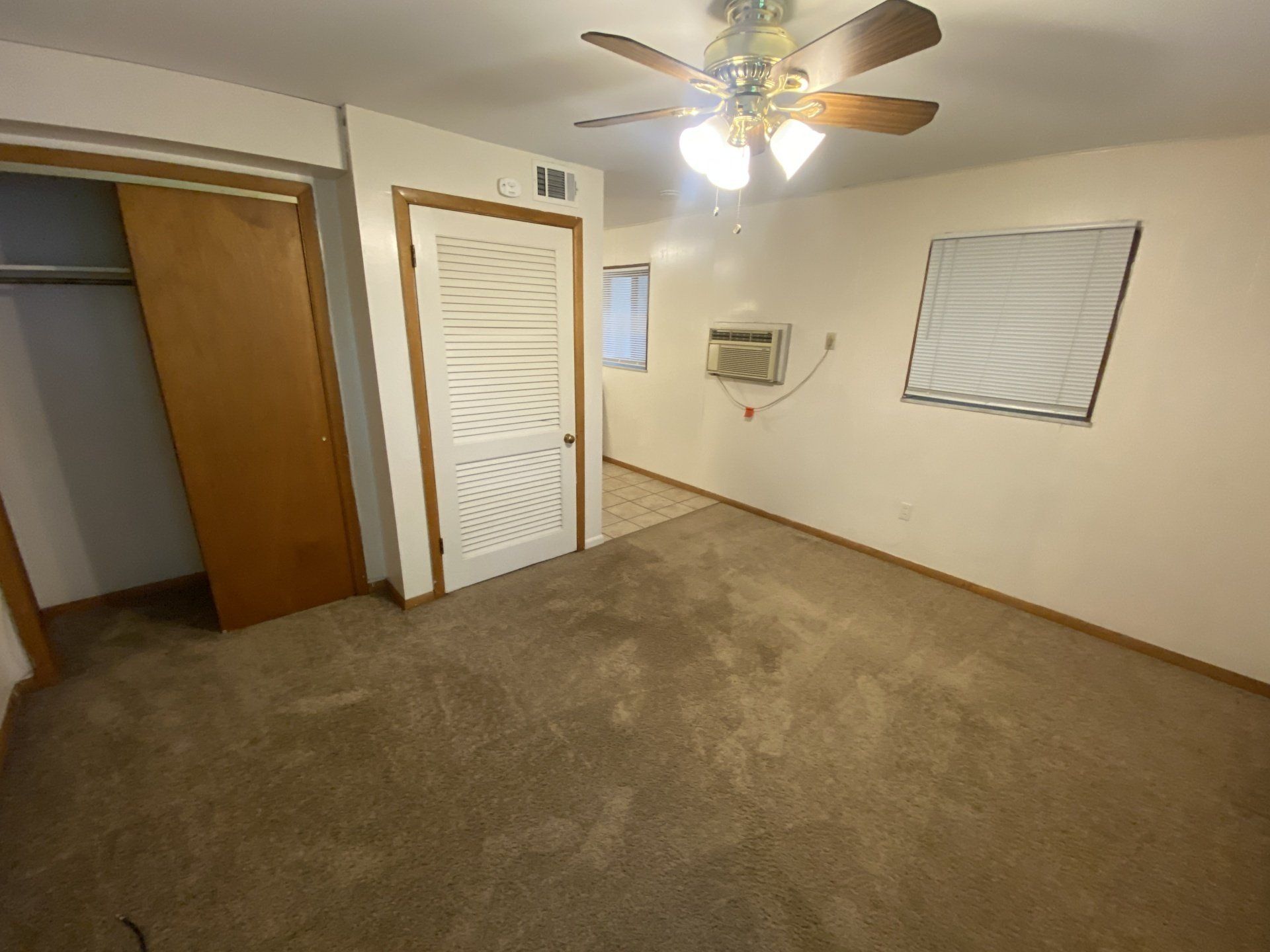 365-367 W. 6th Ave interior 11