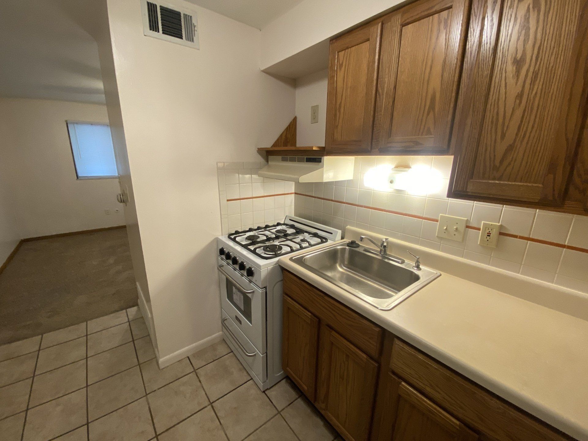 365-367 W. 6th Ave interior 2