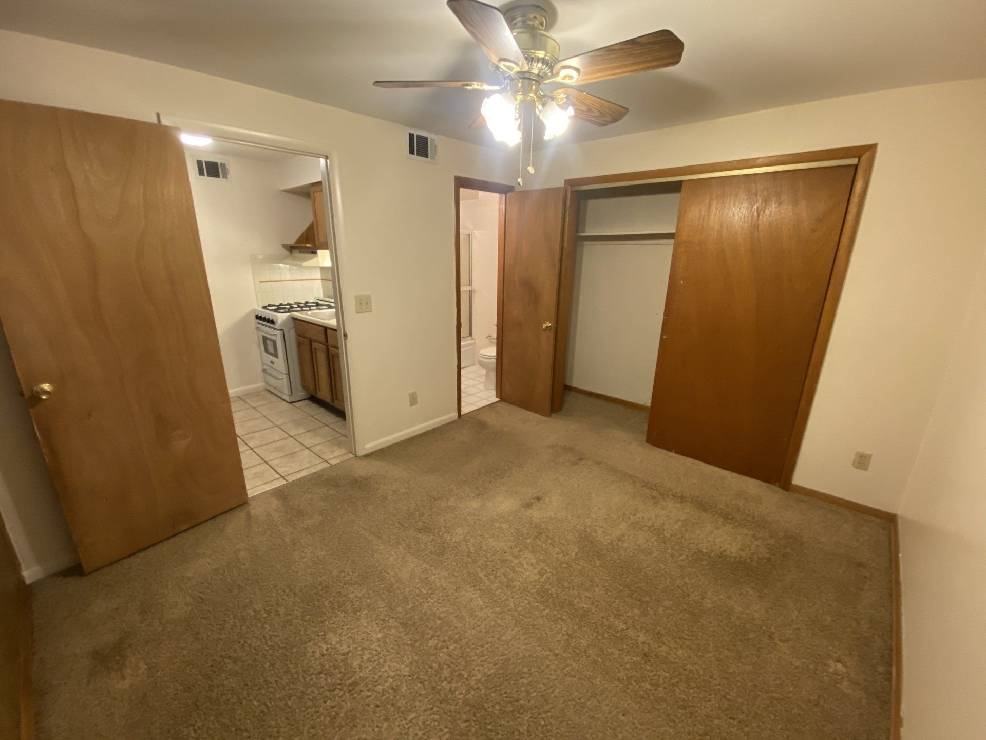 365-367 W. 6th Ave interior 4