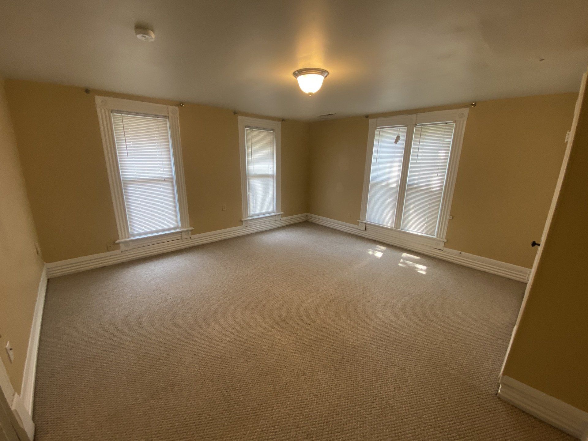 40 W. Northwood Ave. living room 1