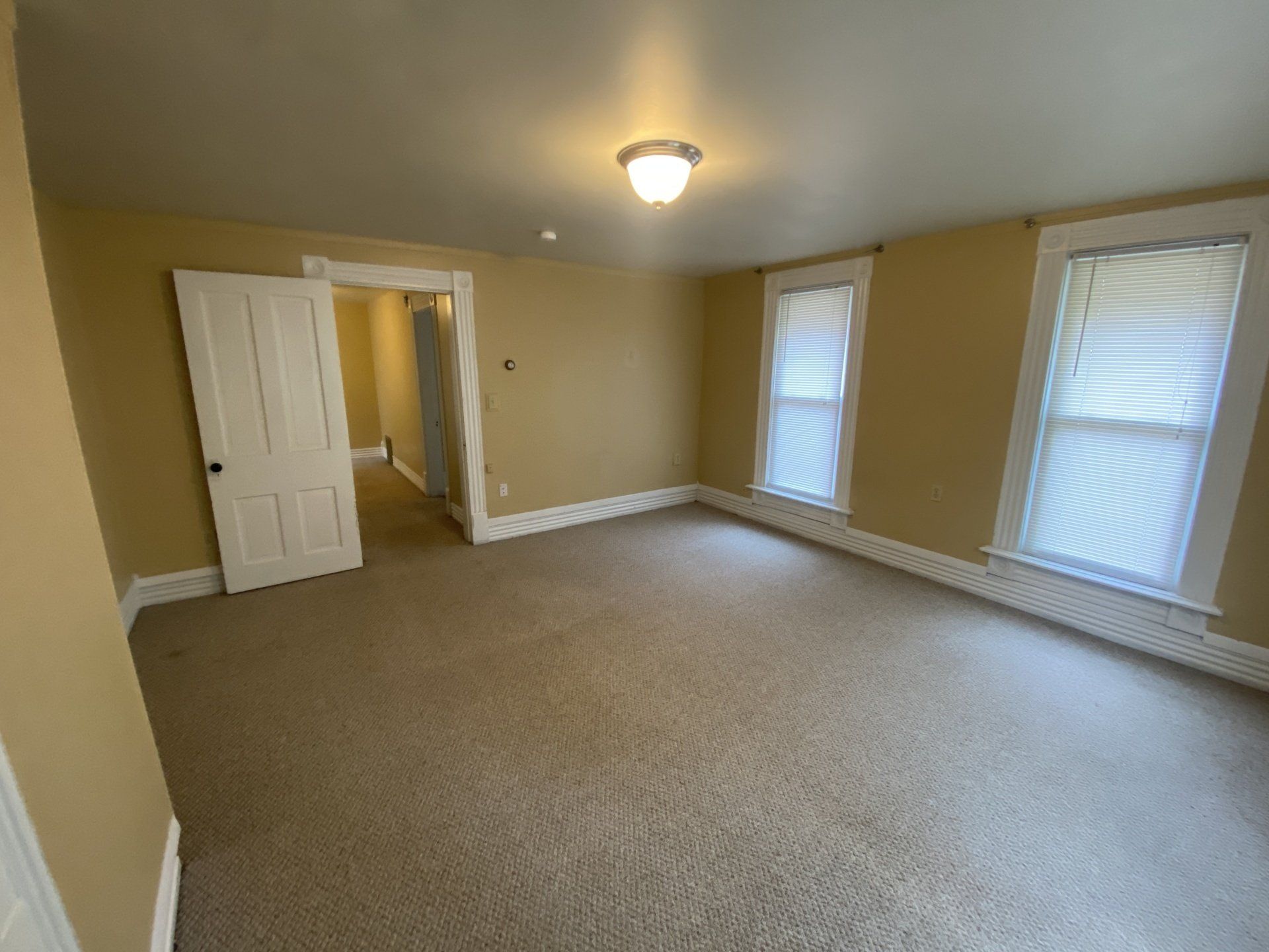 40 W. Northwood Ave. living room 3