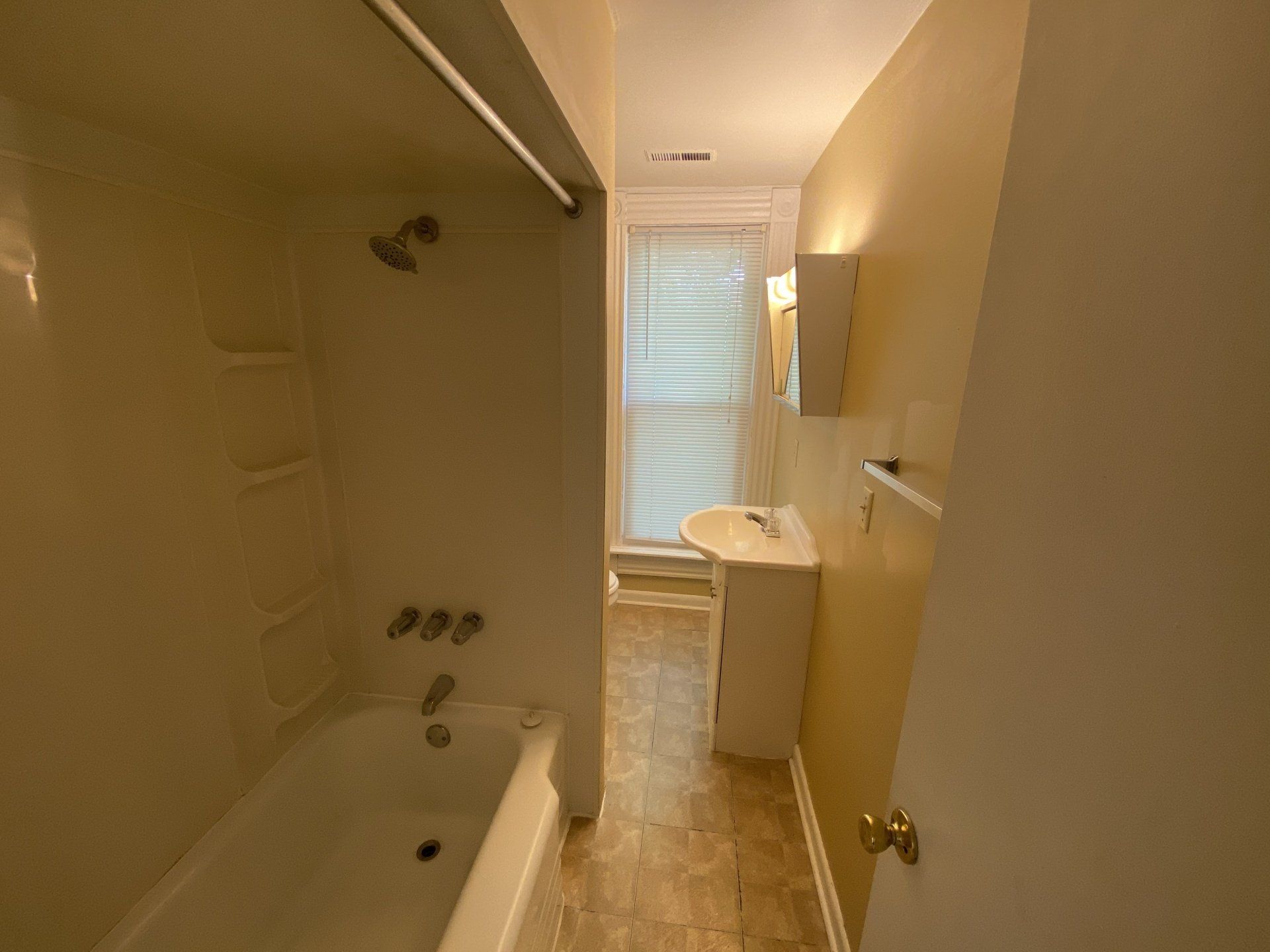 40 W. Northwood Ave. bathroom 4