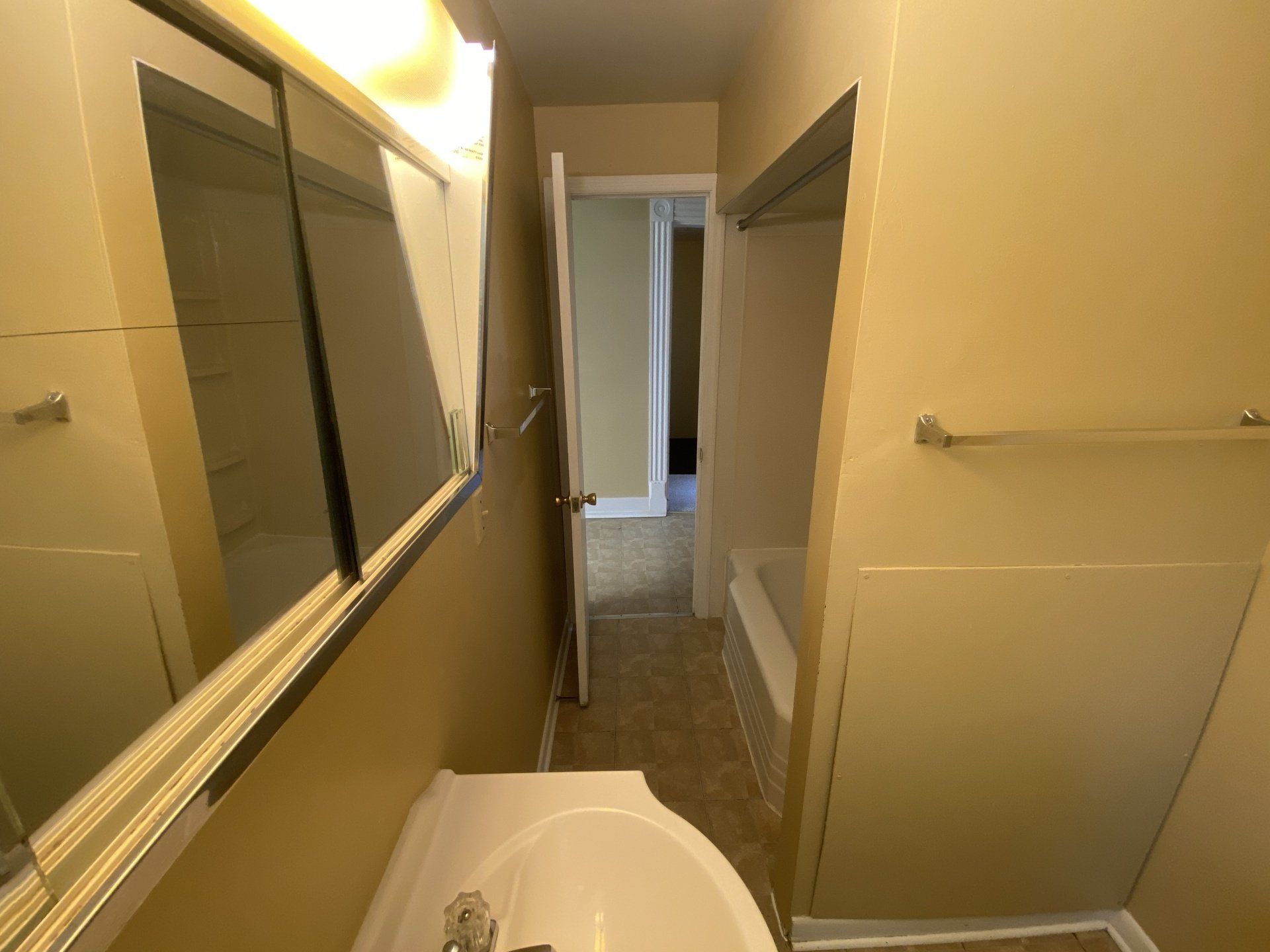 40 W. Northwood Ave. bathroom 3