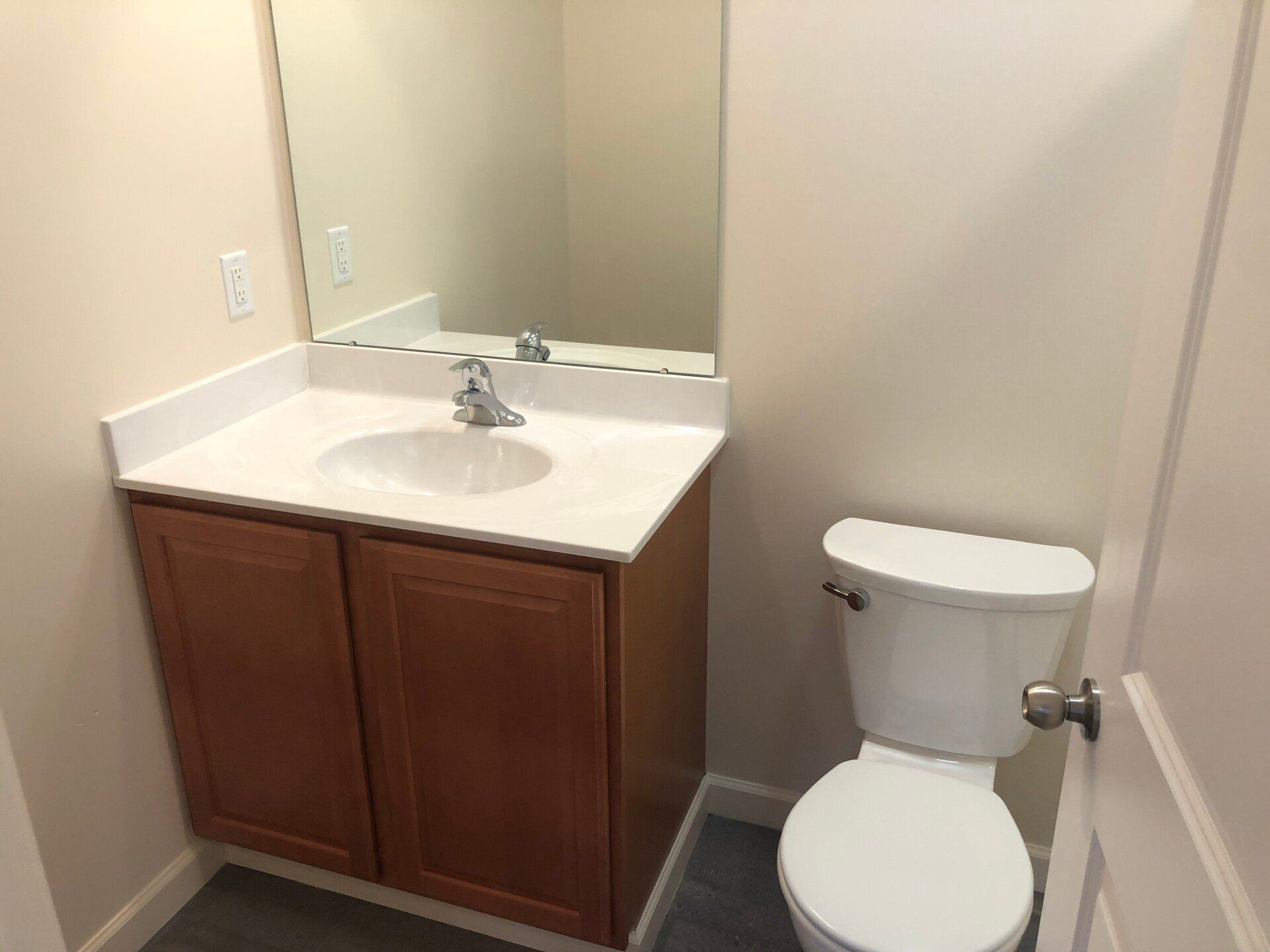 112 E. 14th Ave Apt. C bathroom