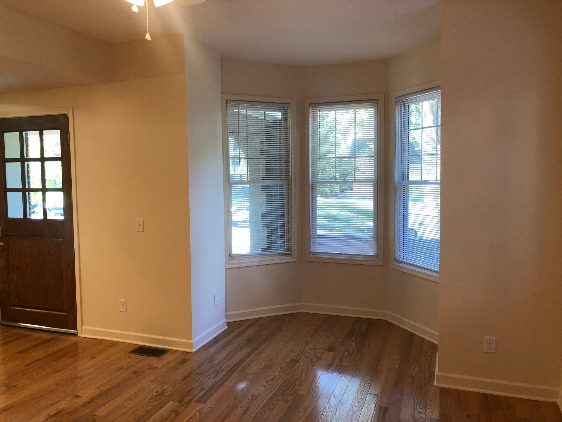 112 E. 14th Ave Apt. A living room