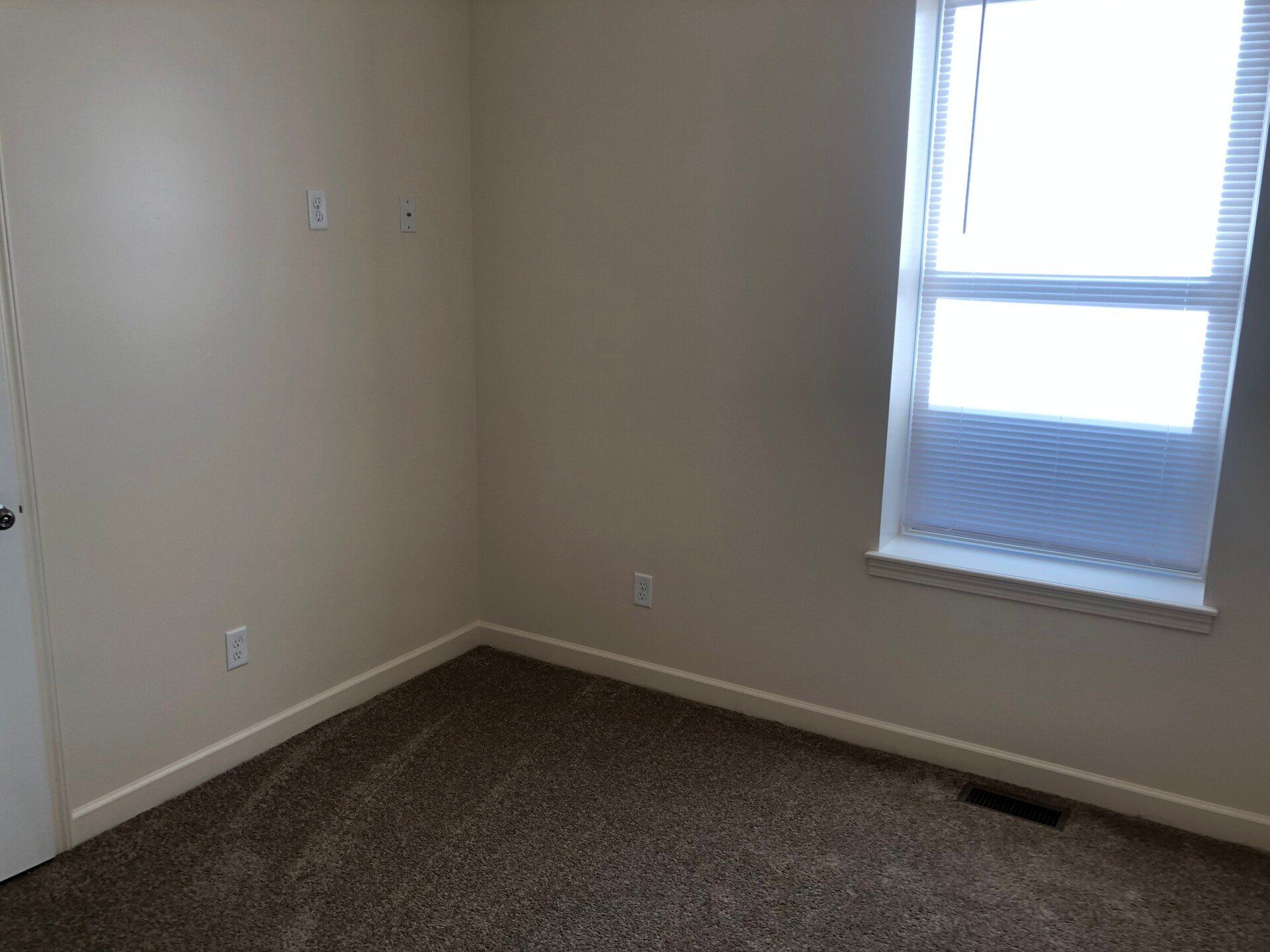 112 E. 14th Ave Apt. A bedroom