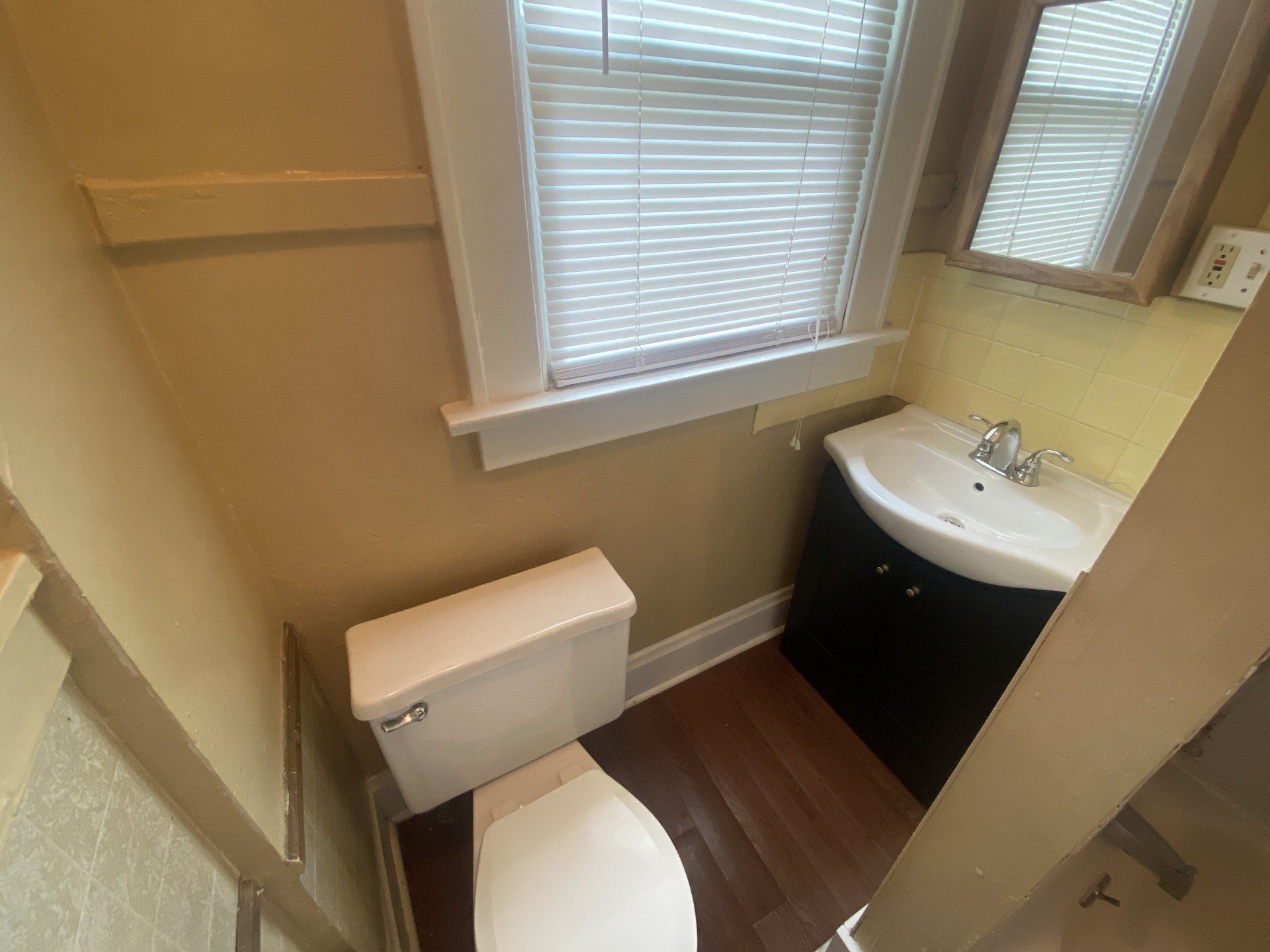 67 W. Oakland Ave bathroom