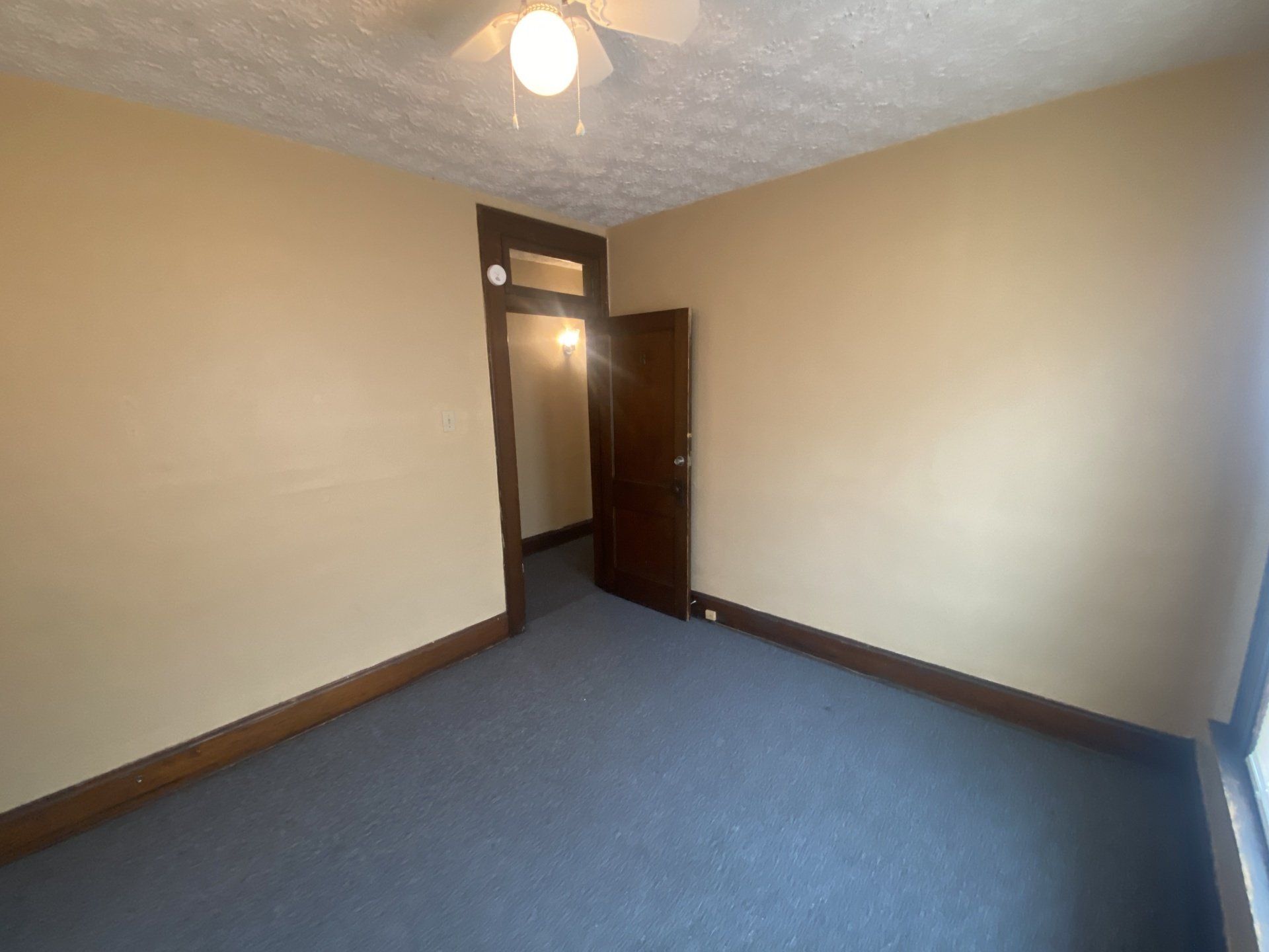 67 W. Oakland Ave bedroom