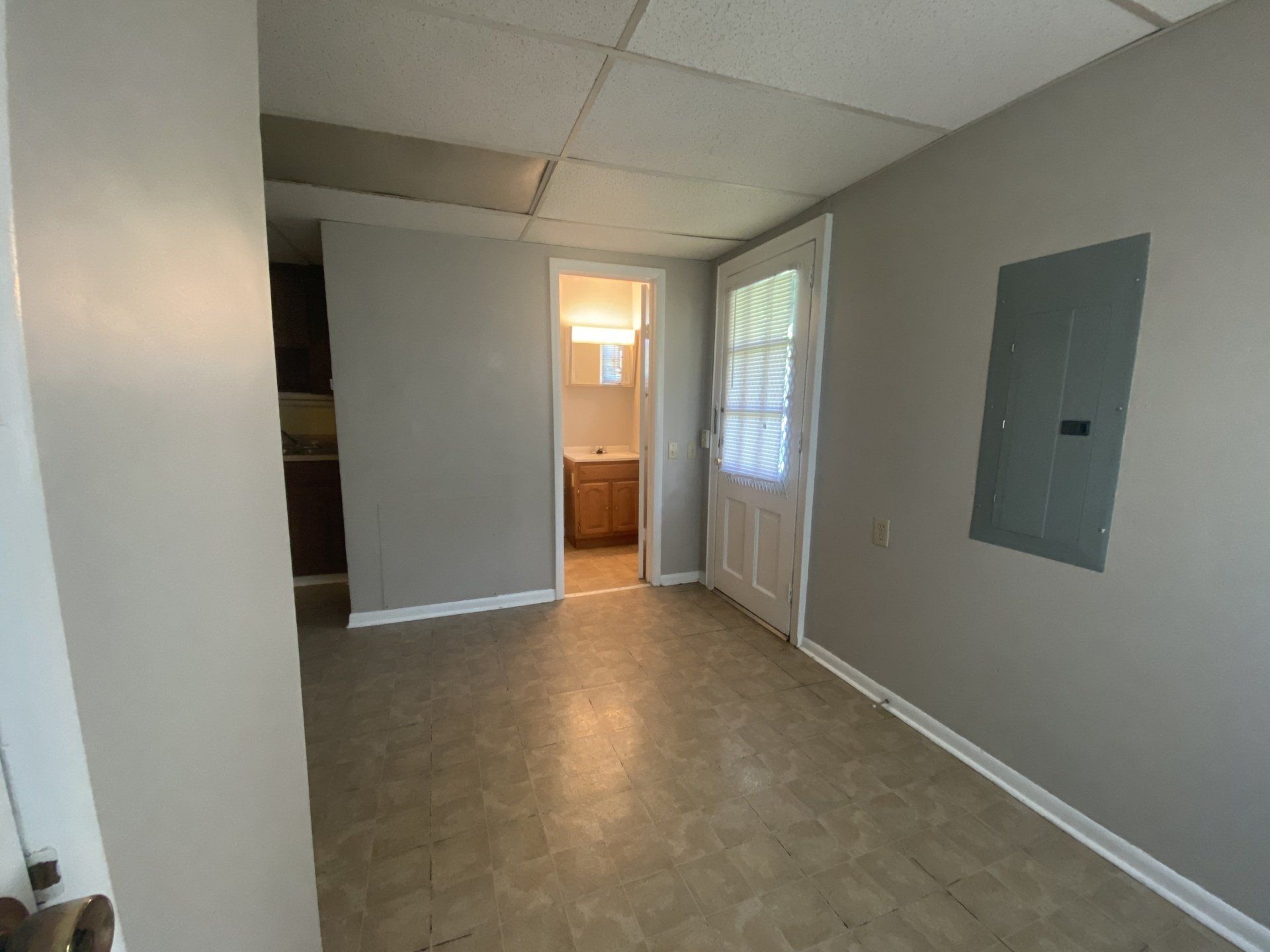 34 W. Northwood Ave. living room 9