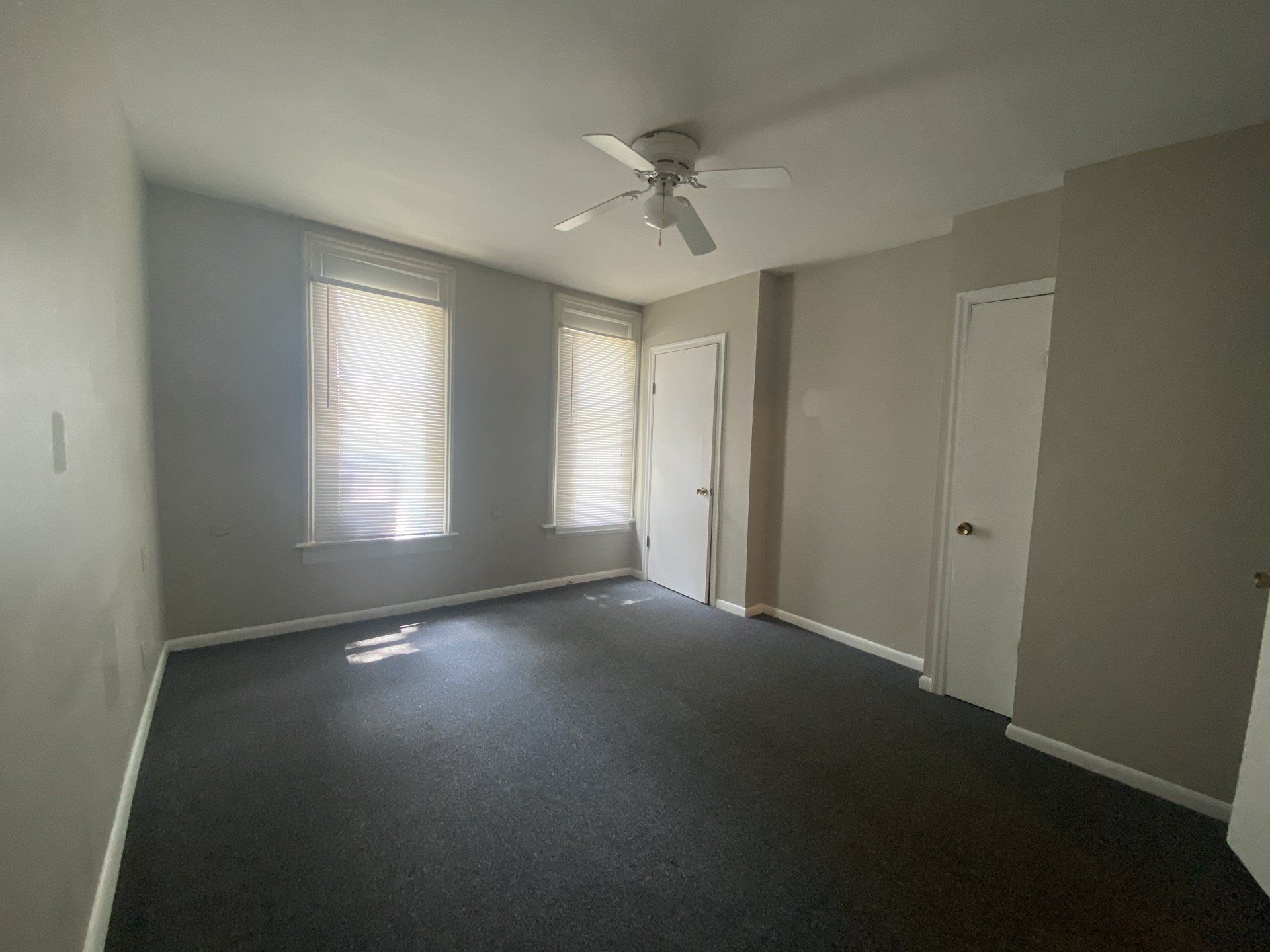 34 W. Northwood Ave. living room 4