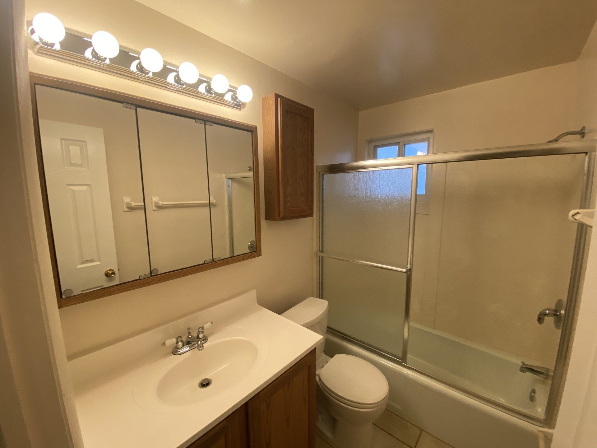 175-191 W. 9th Ave interior 3