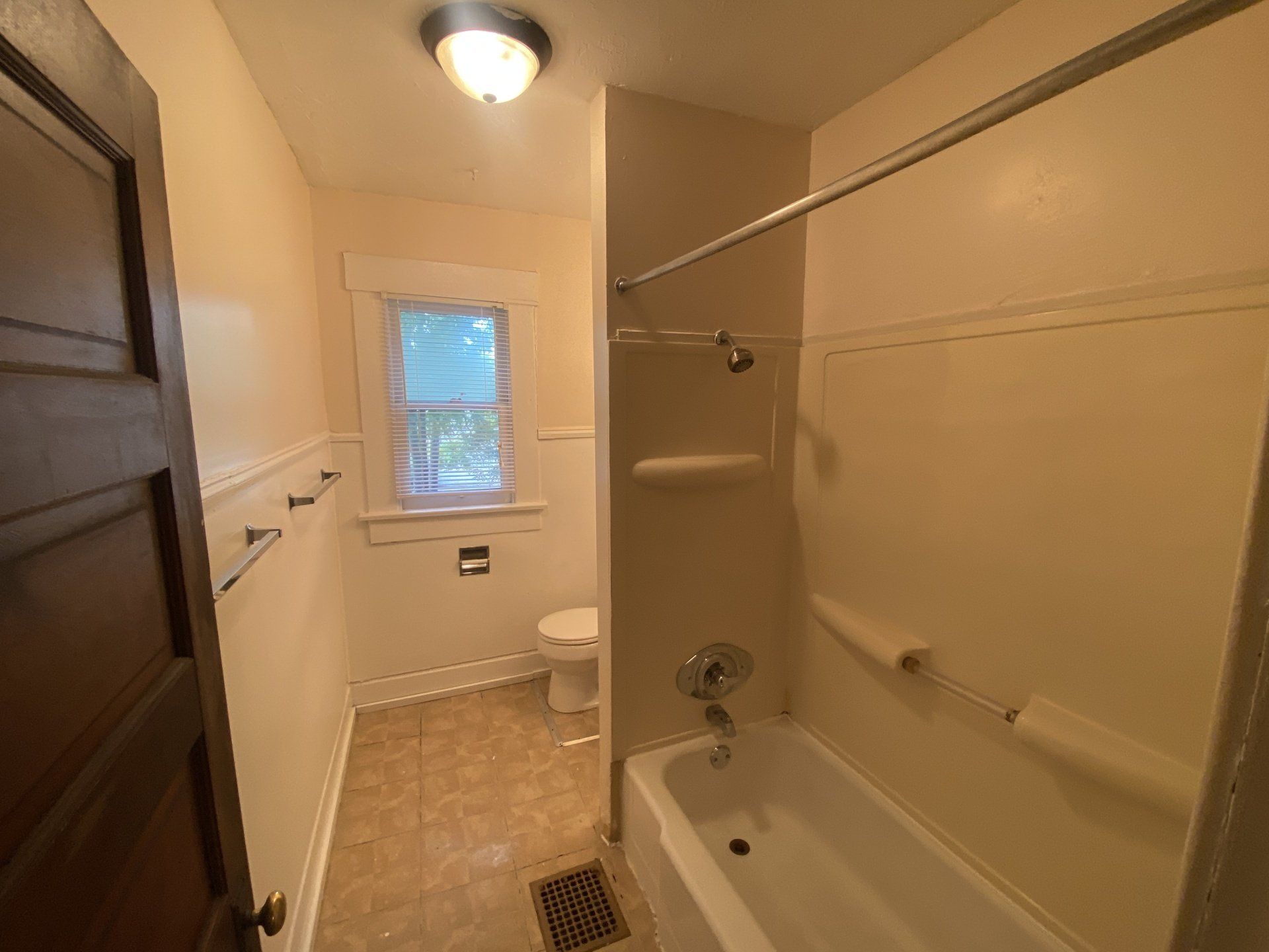 61 W. Oakland Ave bathroom