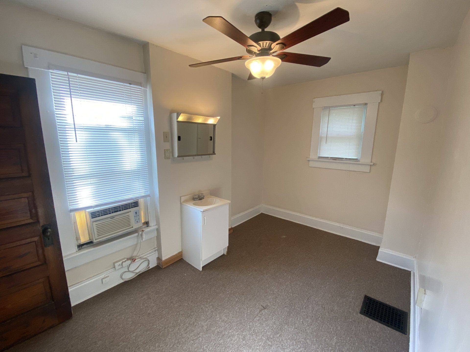 61 W. Oakland Ave spacious bedroom