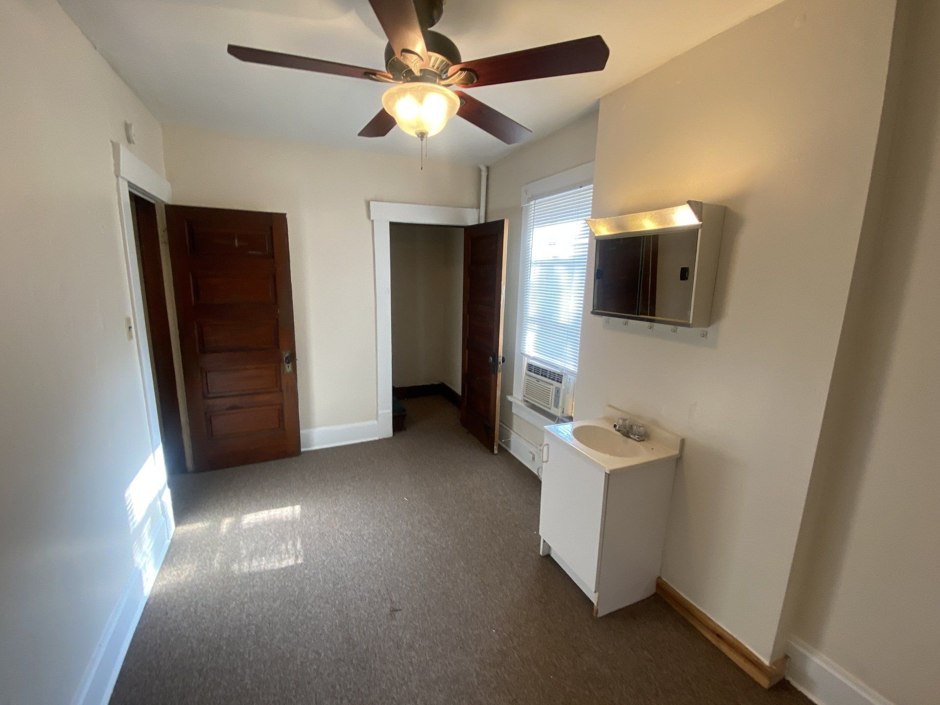 61 W. Oakland Ave bedroom