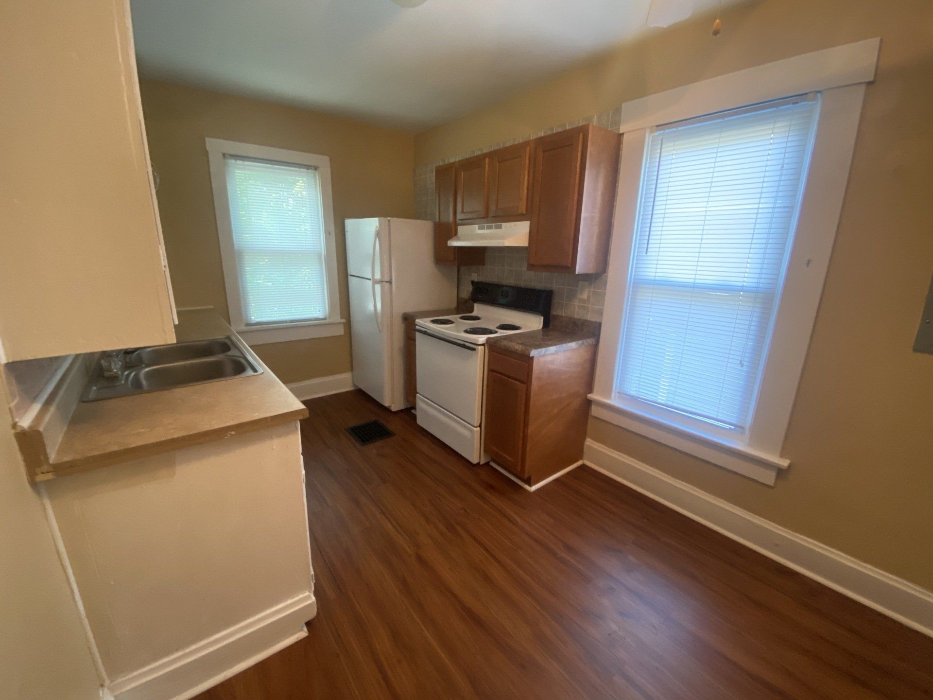 63 1/2 W. Oakland Ave. - Kitchen 04