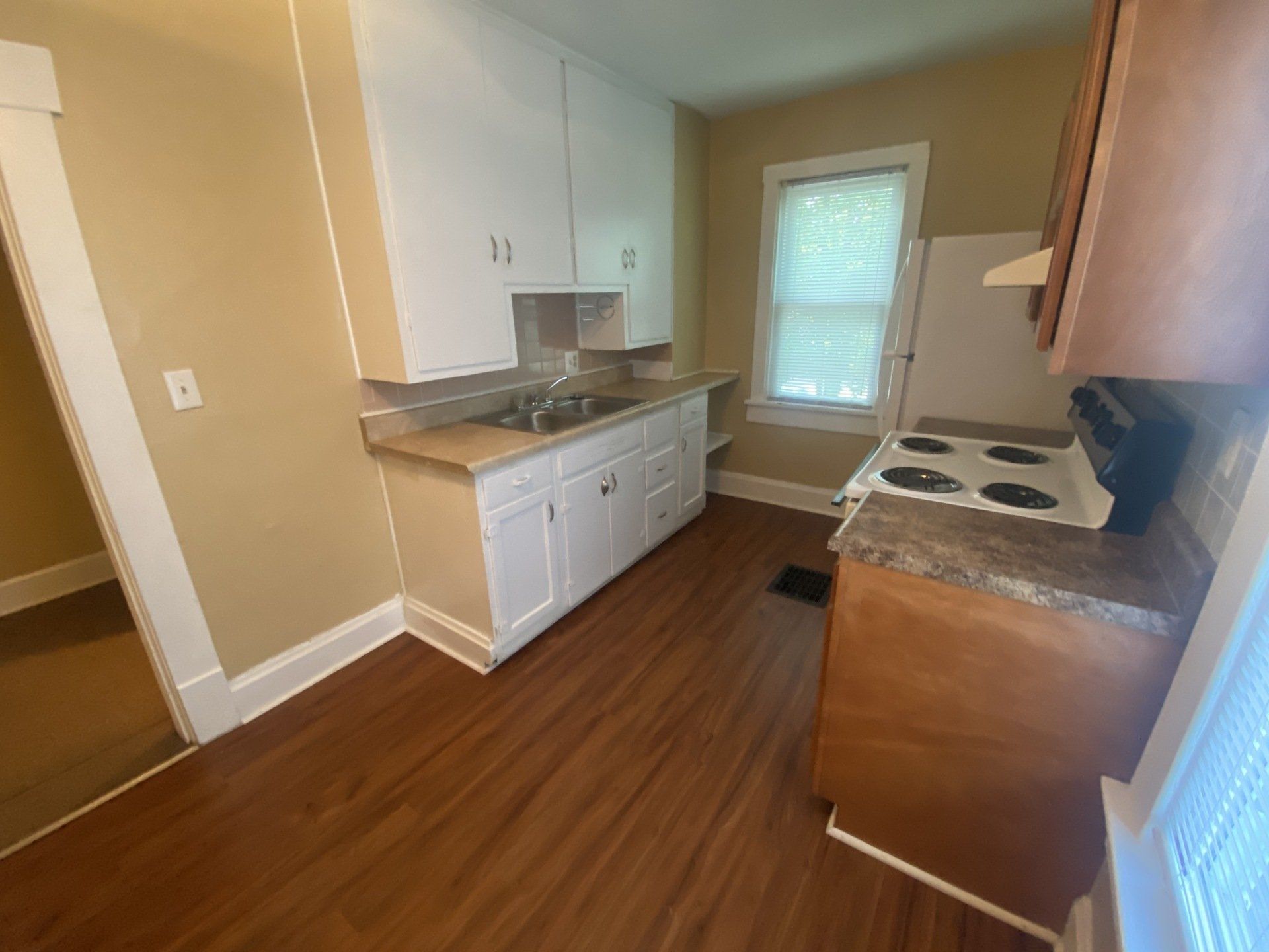 63 1/2 W. Oakland Ave. - Kitchen 02