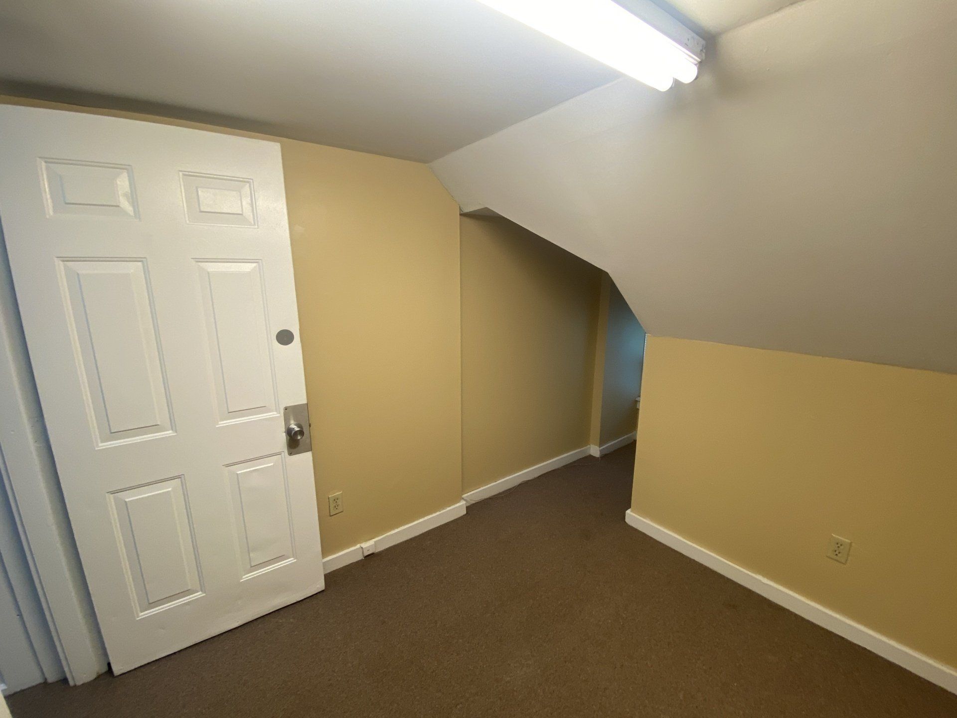 63 1/2 W. Oakland Ave. - Room 04