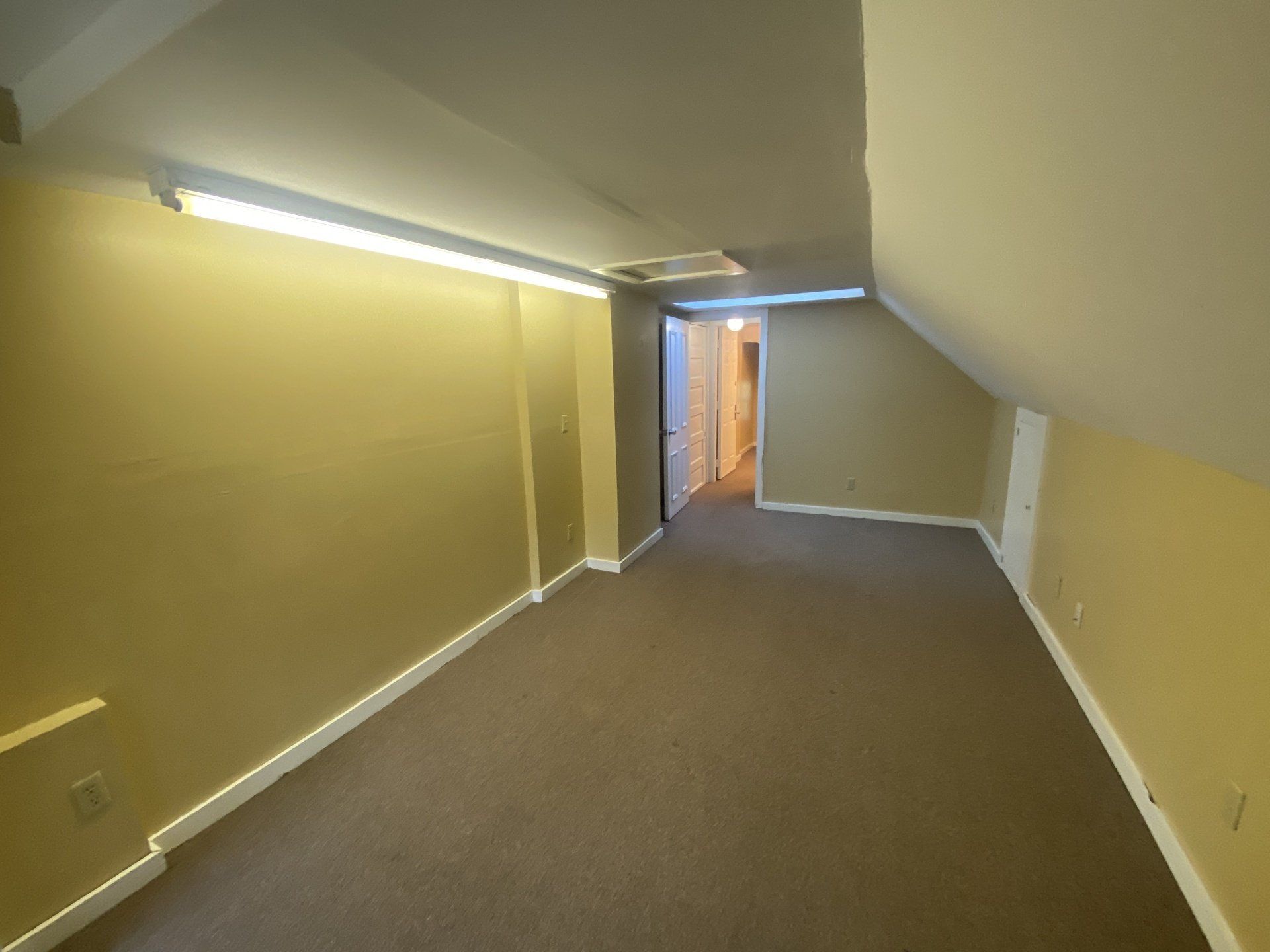 63 1/2 W. Oakland Ave. - Room 02