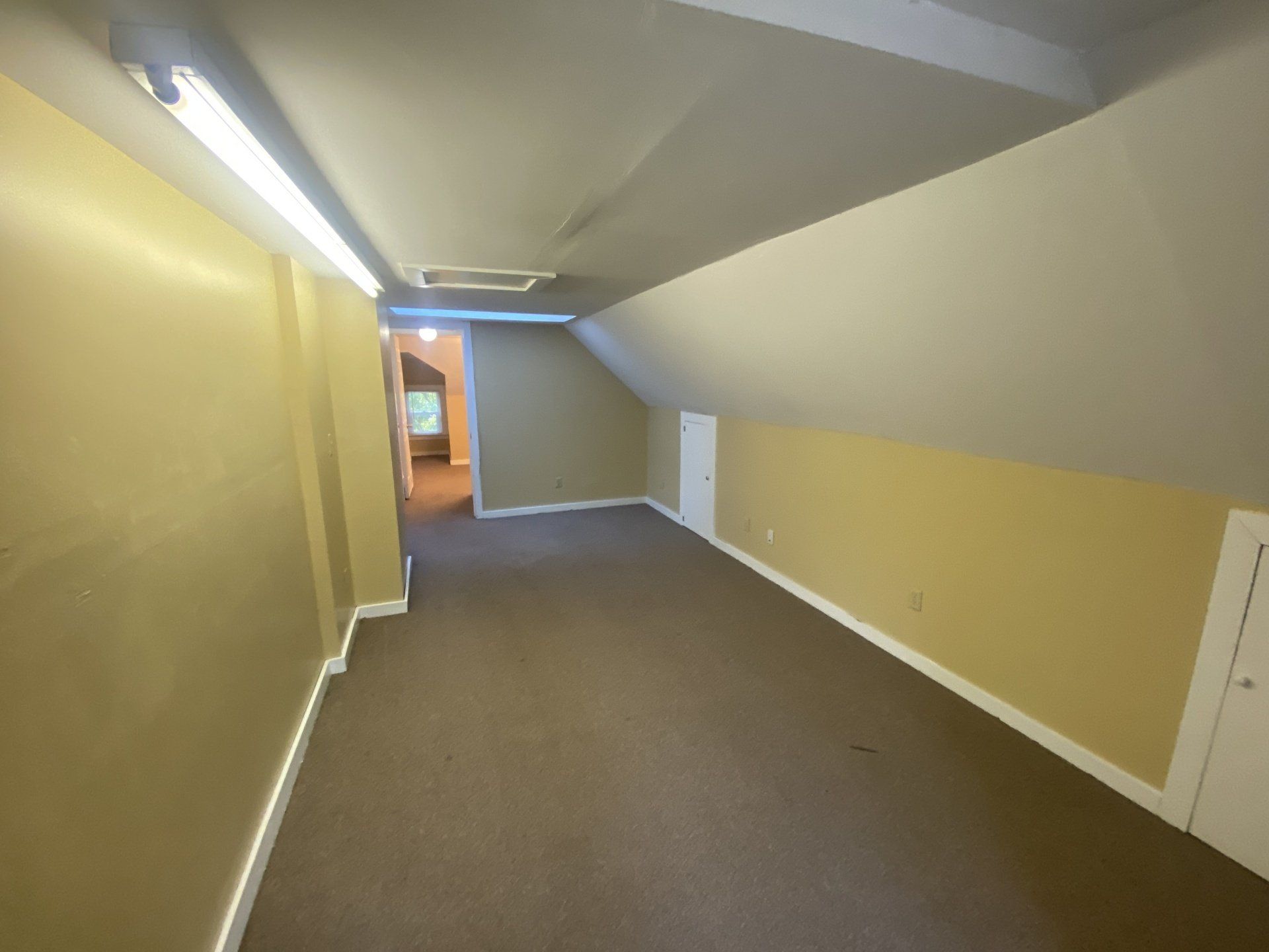 63 1/2 W. Oakland Ave. - Room 03